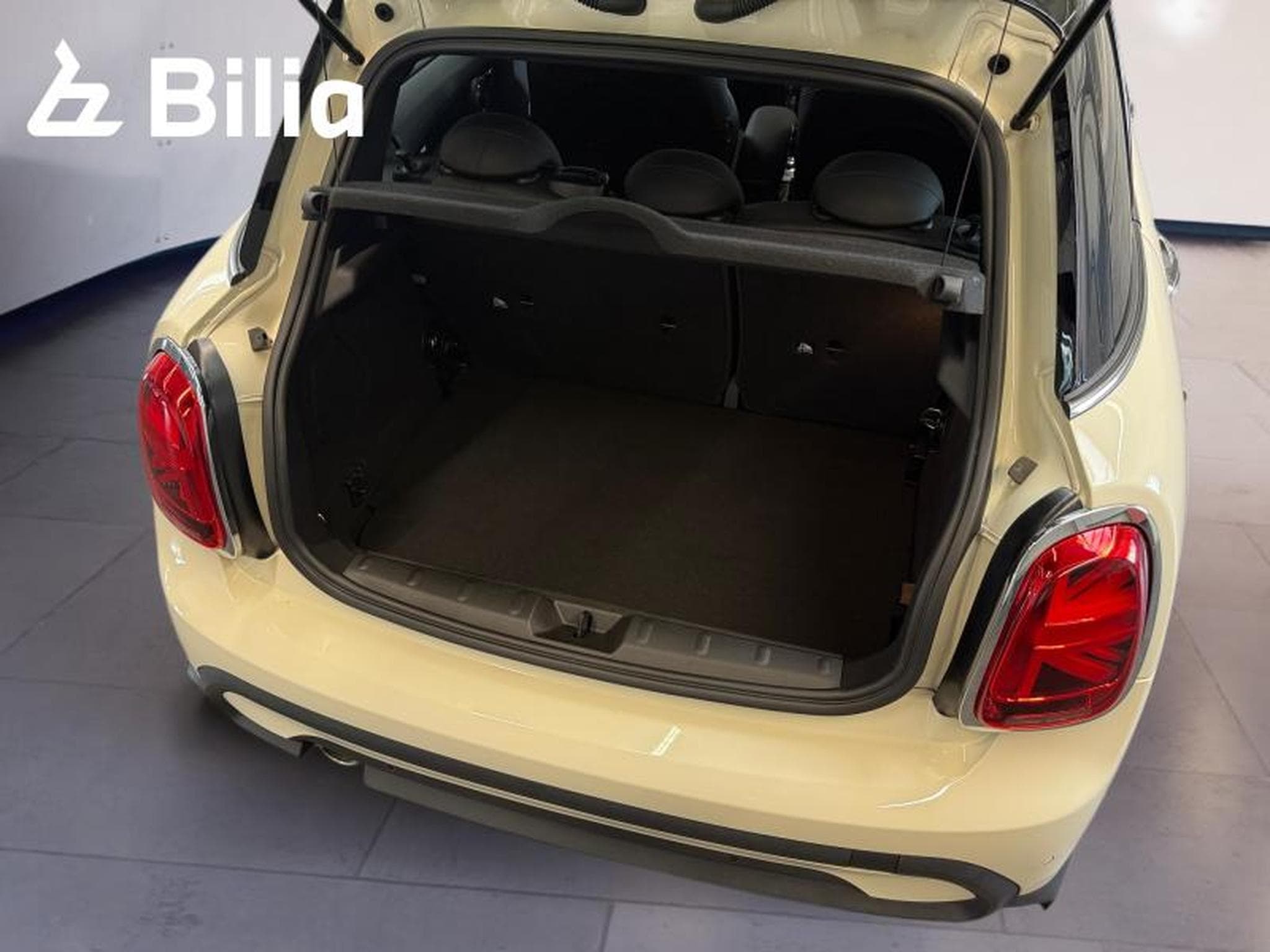 MINI Cooper Cooper Hatch 5 portes (2022) - Photo 15