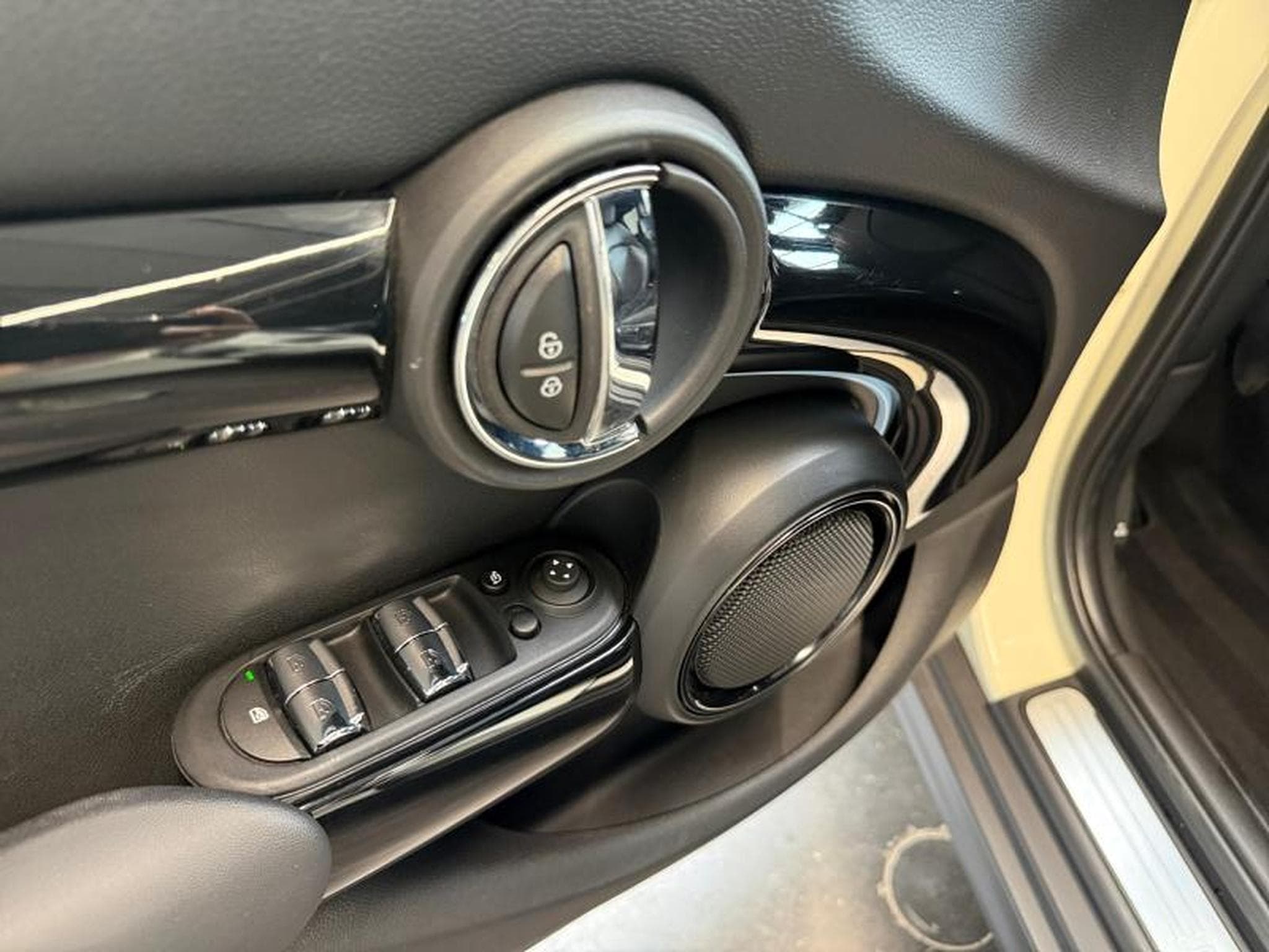 MINI Cooper Cooper Hatch 5 portes (2022) - Photo 7