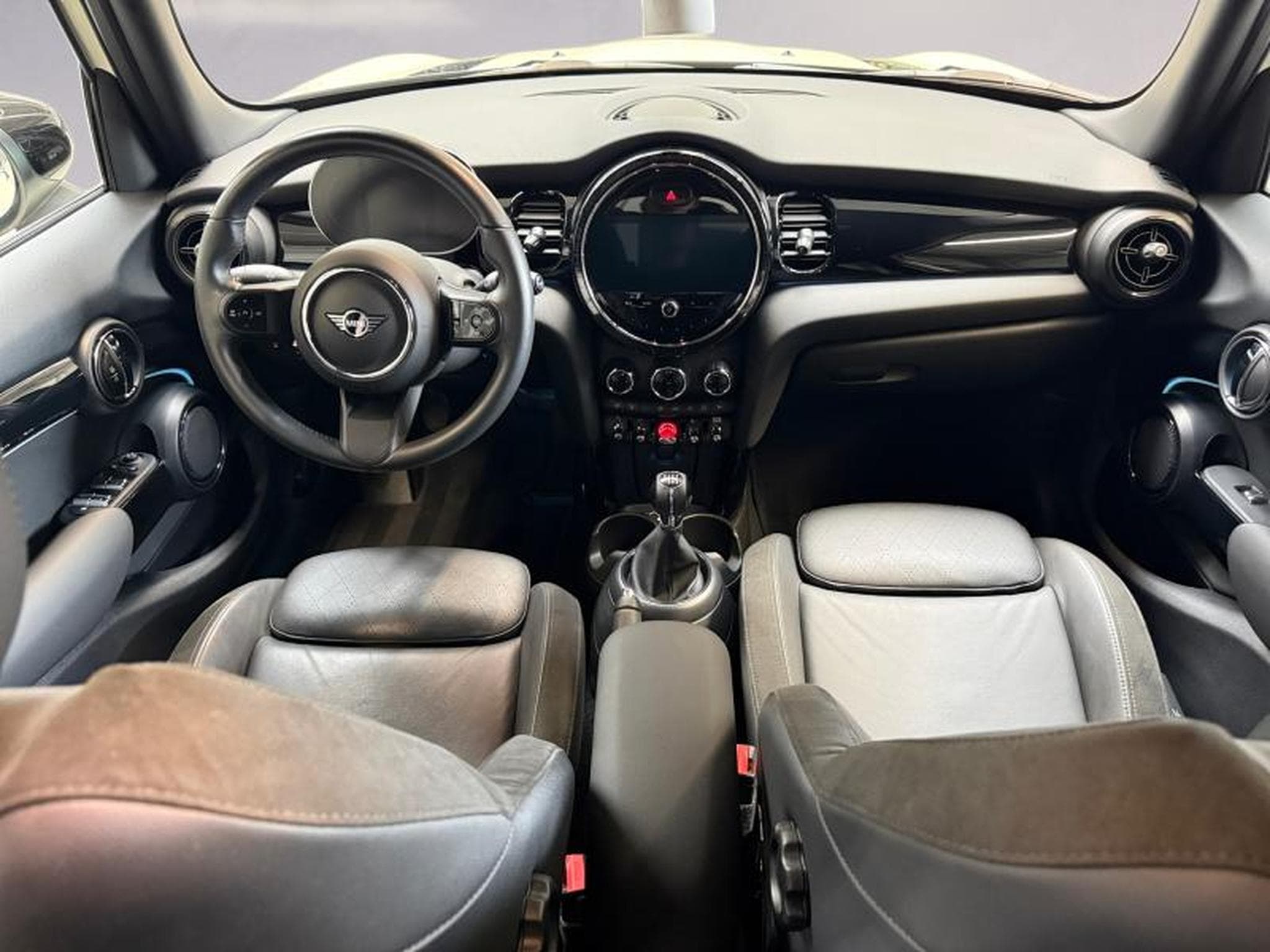 MINI Cooper Cooper Hatch 5 portes (2022) - Photo 9