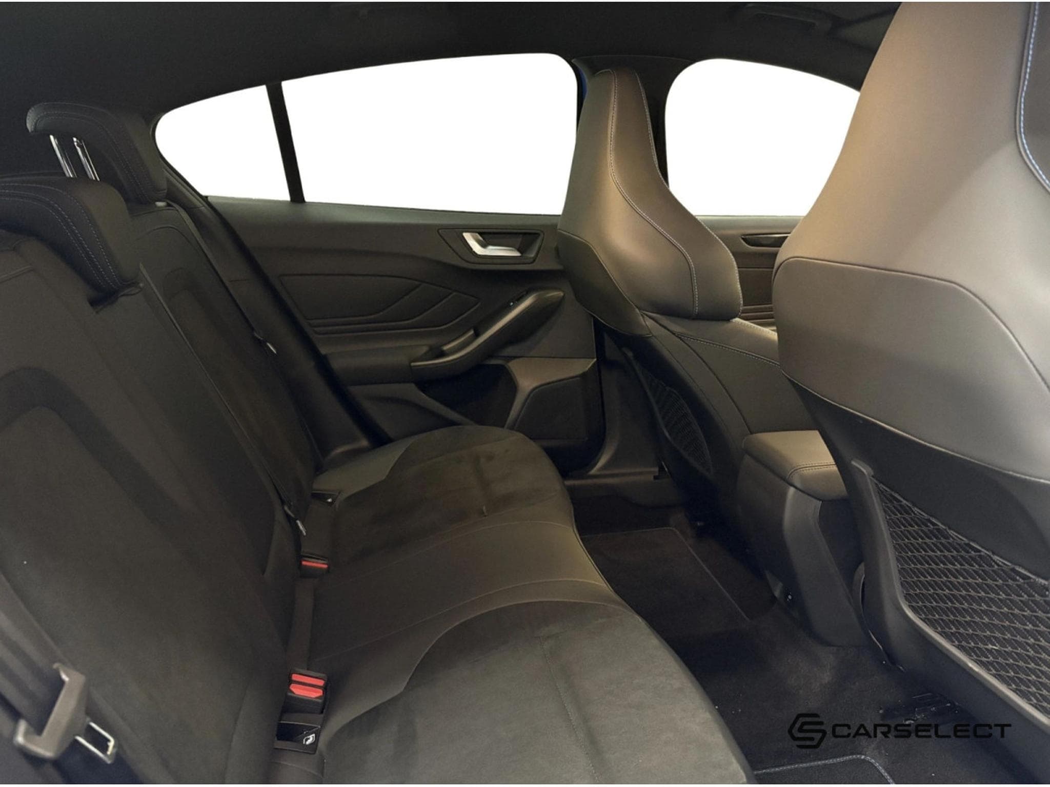 Ford Focus 2.3 EcoBoost S (2024) - Photo 10