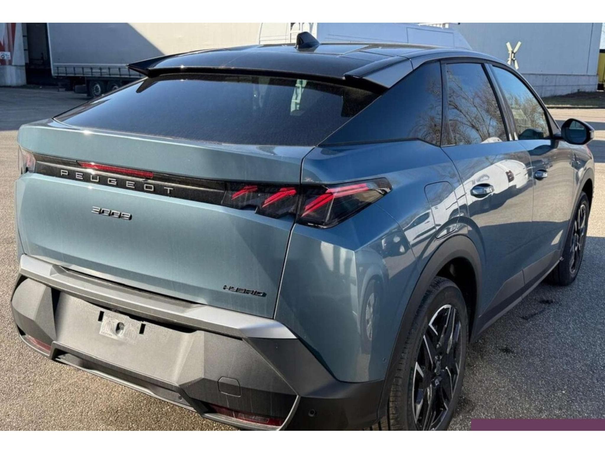 Peugeot 3008 Hybrid 145 e-DSC6 GT (2025) - Photo 4