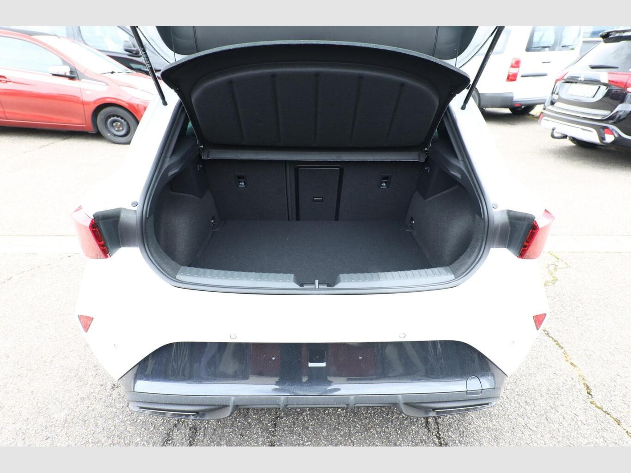 Cupra Leon DSG IntelliD Nav (2026) - Photo 11