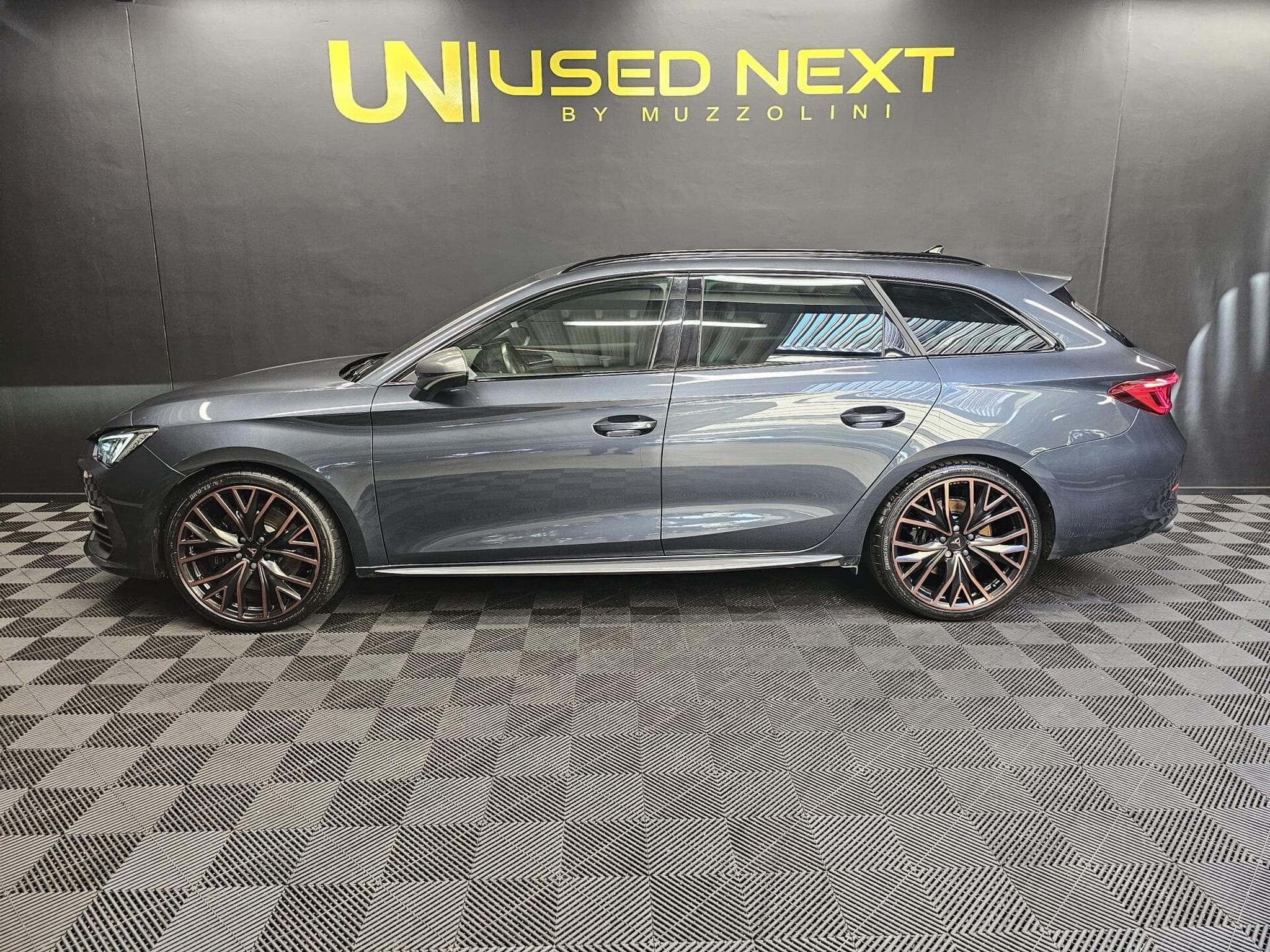Cupra Leon SP VZ CUP 2.0 TSI 300 CH (2024) - Photo 5