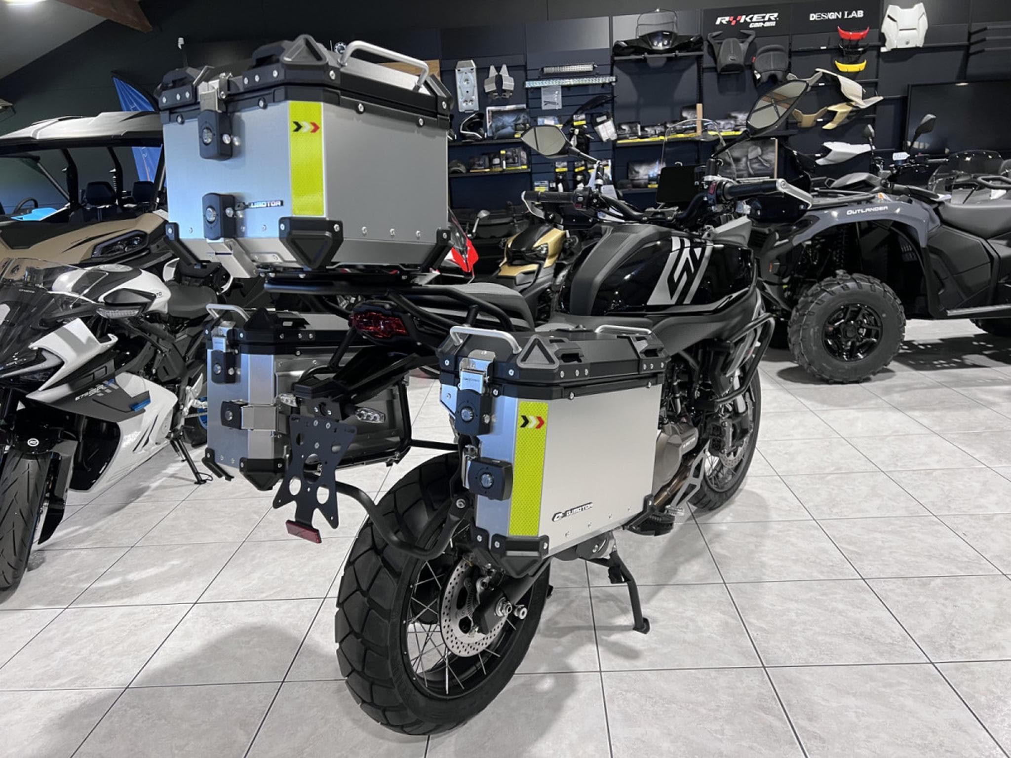 QJmotor SRT 600 SX TOURING (2026) - Photo 3