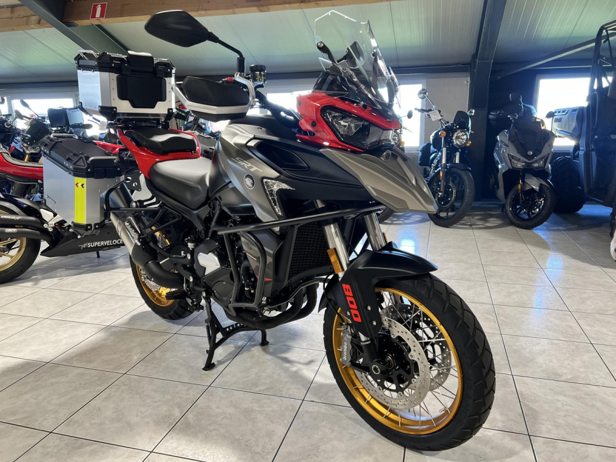 QJmotor SRT 800 SX TOURING (2026) - Photo 8