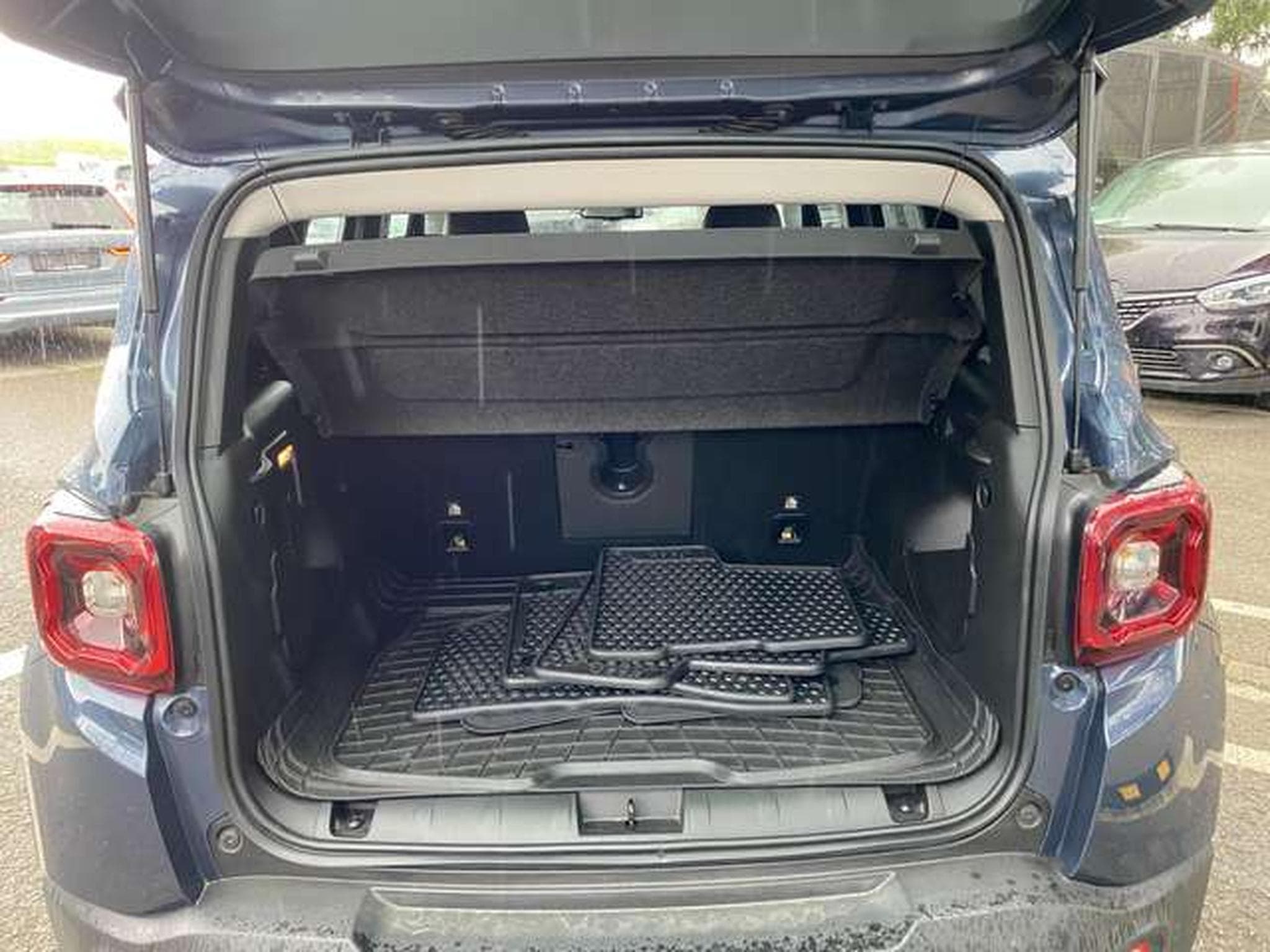 Jeep Renegade Renegade 1.4 E-HYBRID SUMMIT (2024) - Photo 6