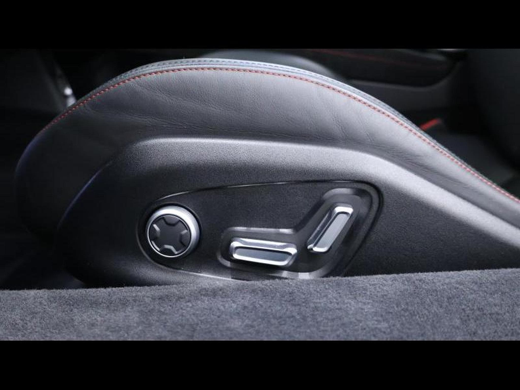 Lotus Emira 2i4 364 First Edition DCT8 (2024) - Photo 29