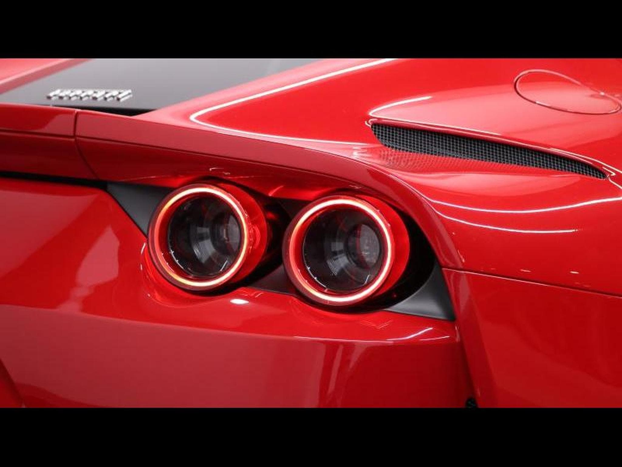 Ferrari 812 Superfast   Rosso 70th anniversary (2019) - Photo 16