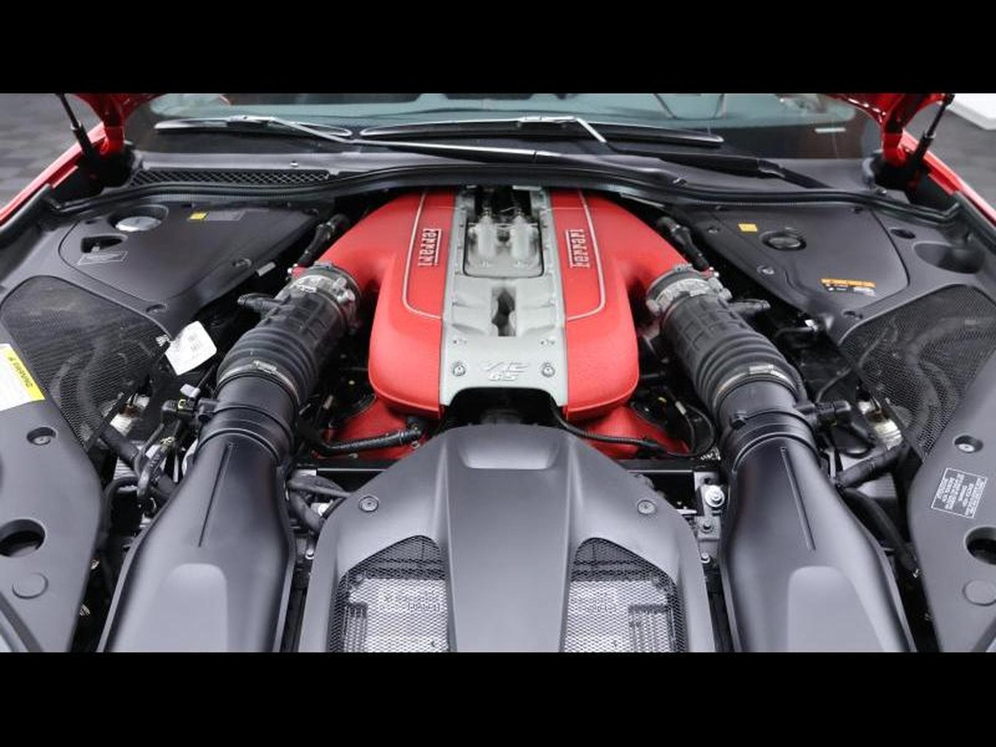 Ferrari 812 Superfast   Rosso 70th anniversary (2019) - Photo 19