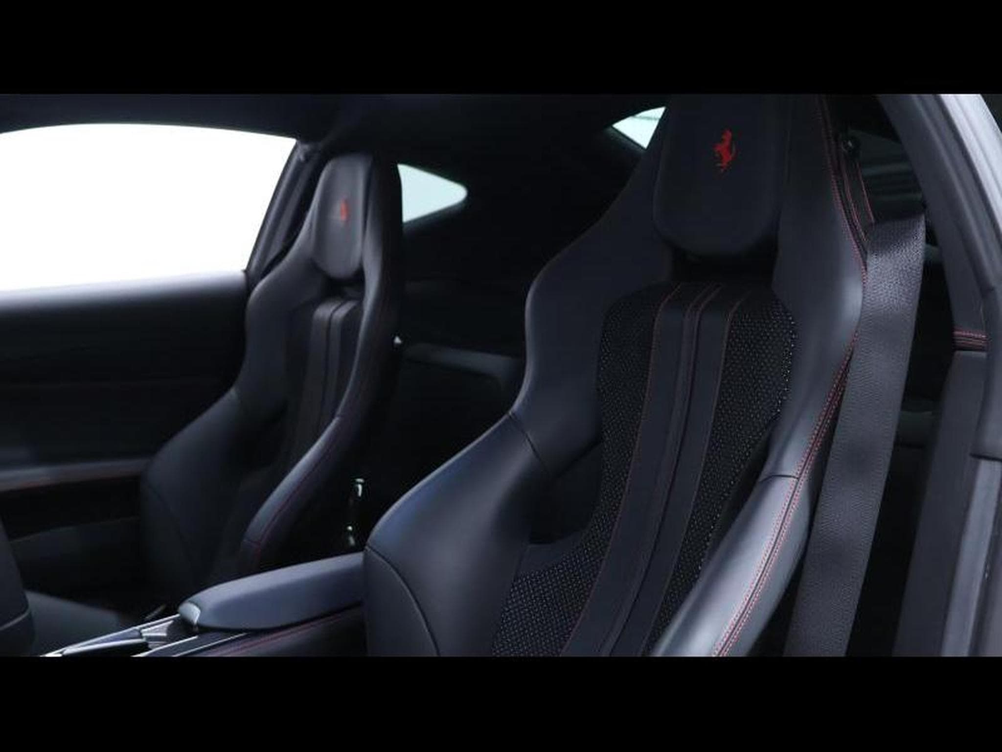 Ferrari 812 Superfast   Rosso 70th anniversary (2019) - Photo 24