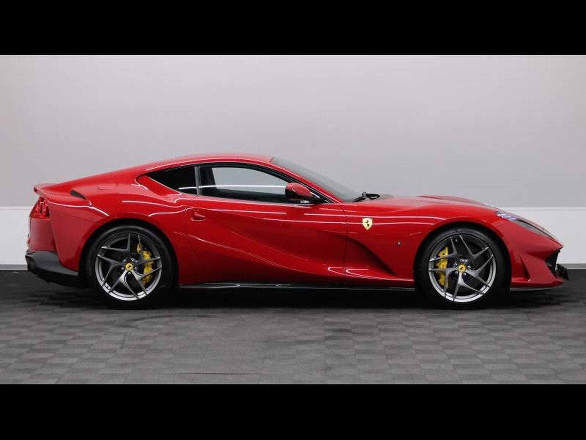 Ferrari 812 Superfast   Rosso 70th anniversary (2019) - Photo 4