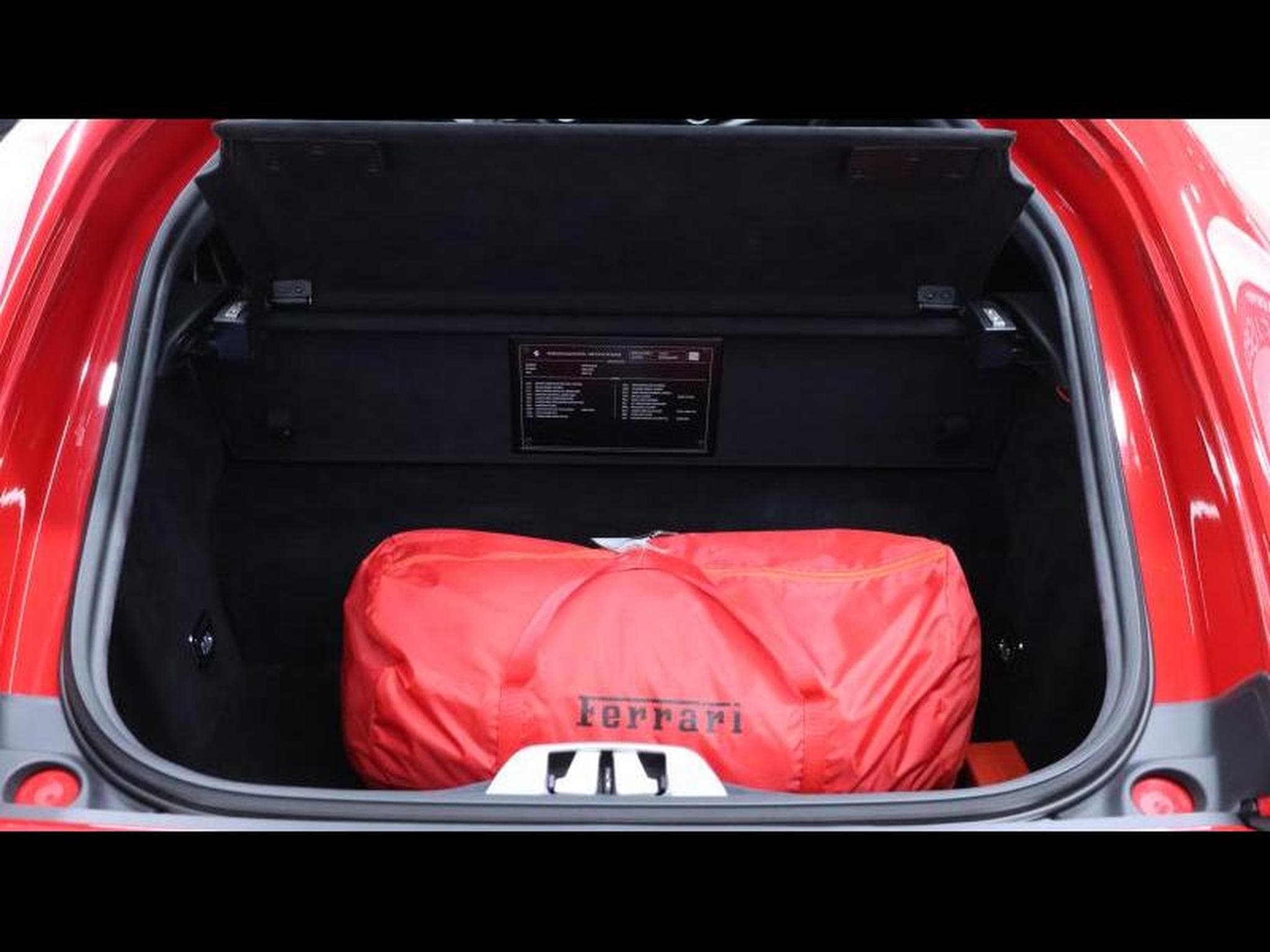 Ferrari 812 Superfast   Rosso 70th anniversary (2019) - Photo 8