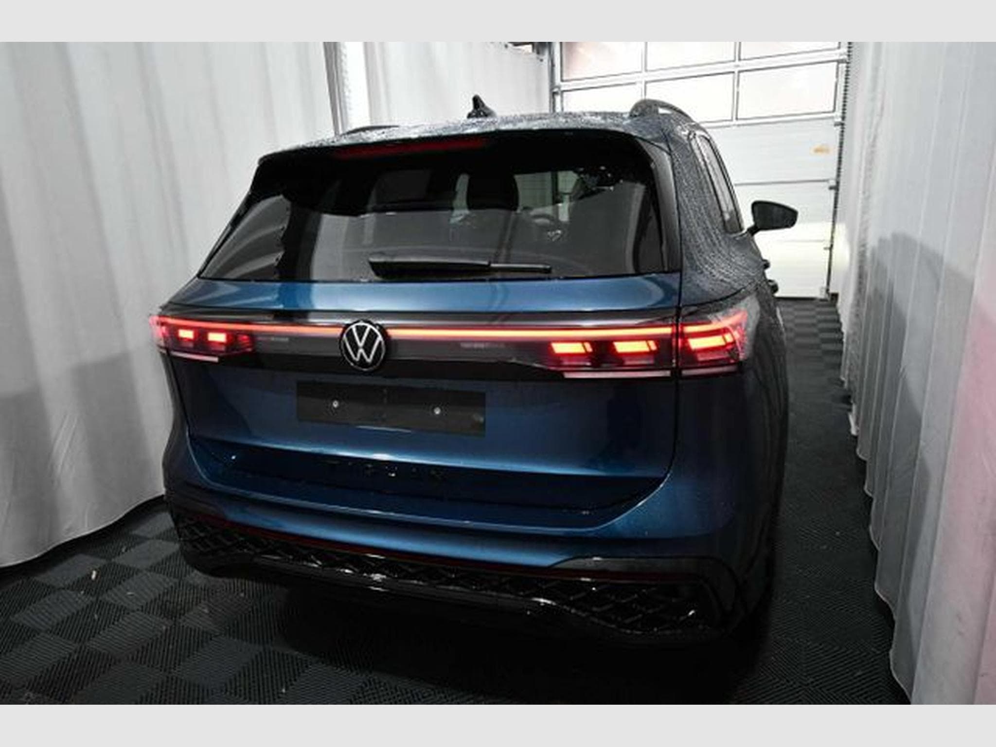 VW Tiguan Tiguan Diesel 2.0 TDI SCR 4MOTION DSG R-Line - S (2025) - Photo 4
