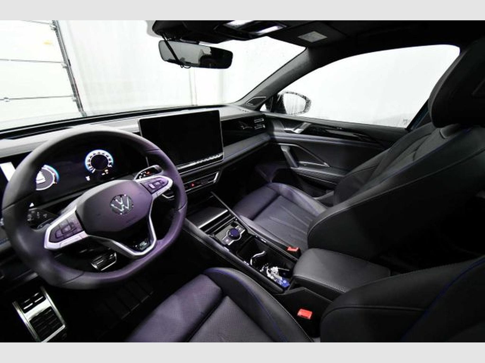 VW Tiguan Tiguan Diesel 2.0 TDI SCR 4MOTION DSG R-Line - S (2025) - Photo 6