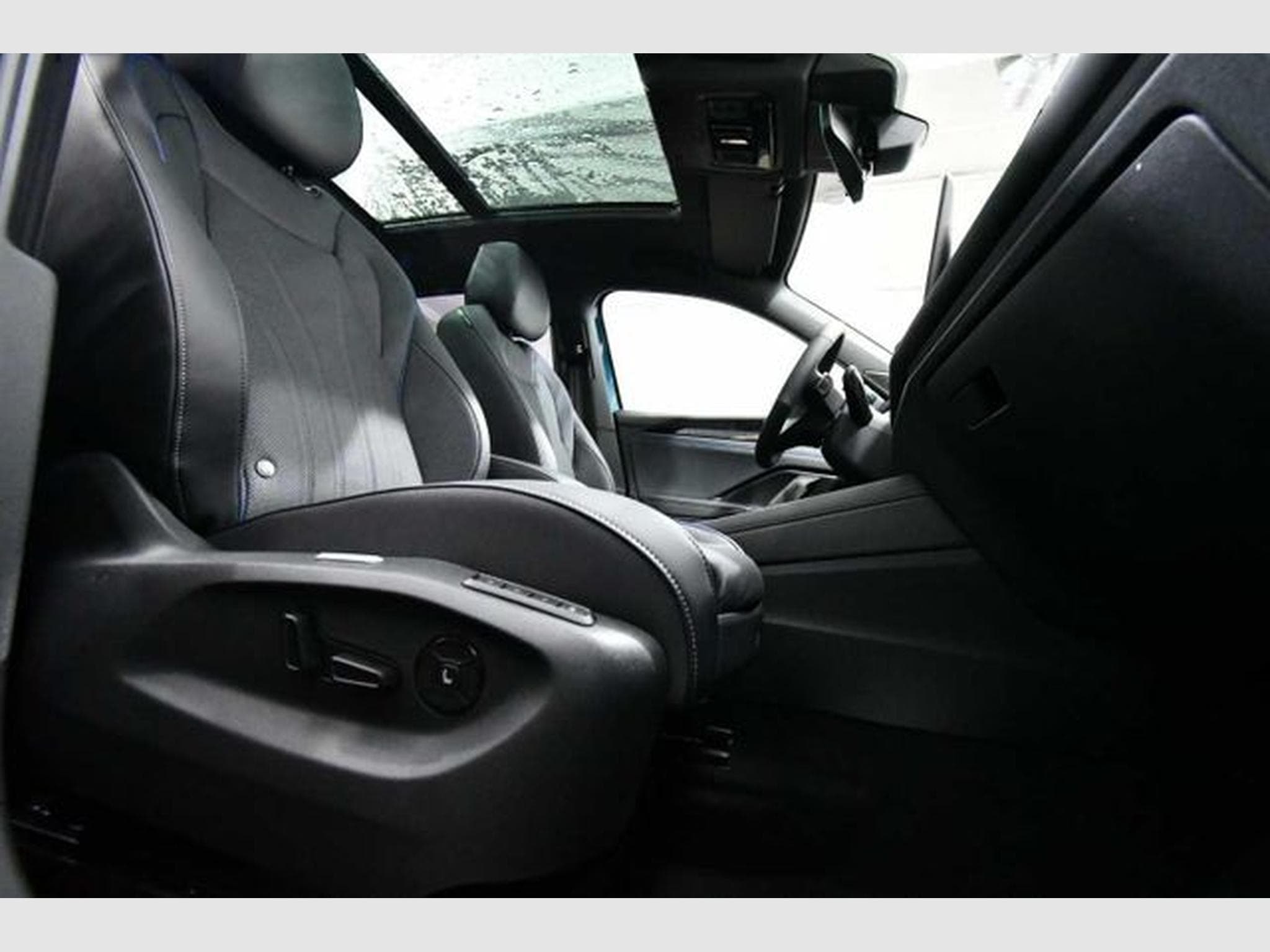 VW Tiguan Tiguan Diesel 2.0 TDI SCR 4MOTION DSG R-Line - S (2025) - Photo 8