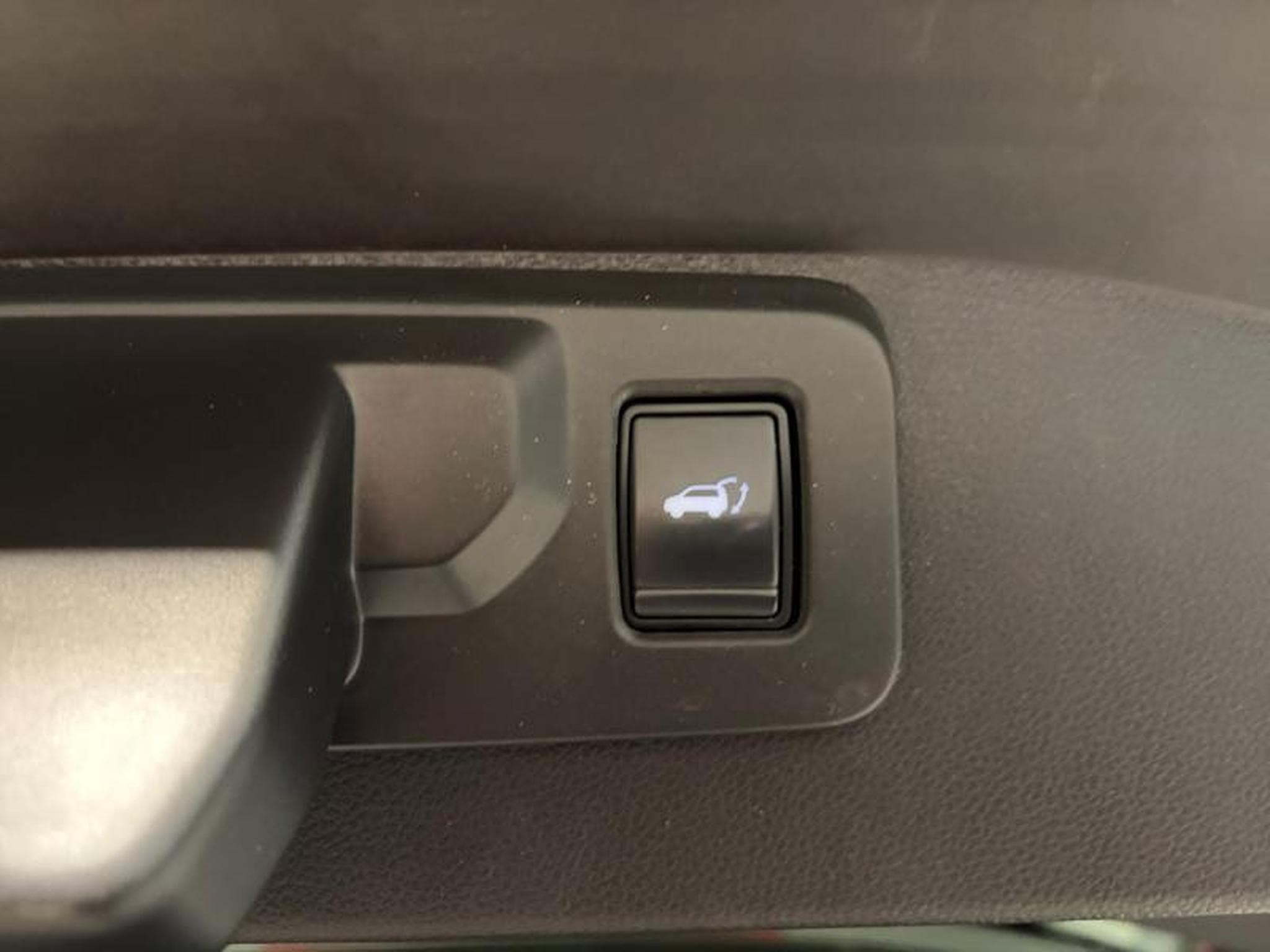 Renault Austral 1.2 E-Tech Iconic full hybrid (2025) - Photo 17