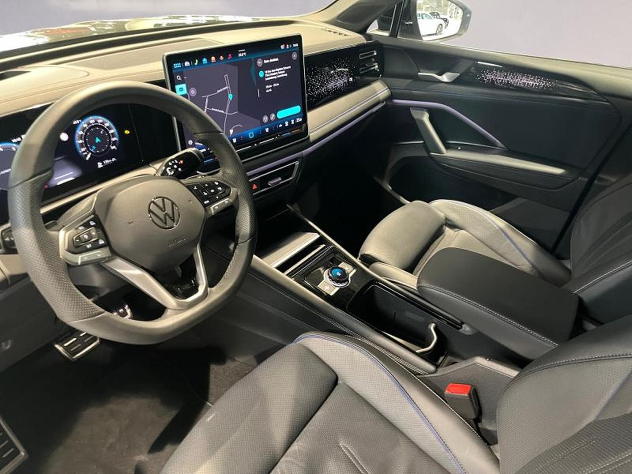 VW Tiguan 2.0 TSI 4Motion R-Line 265 (2025) - Photo 10