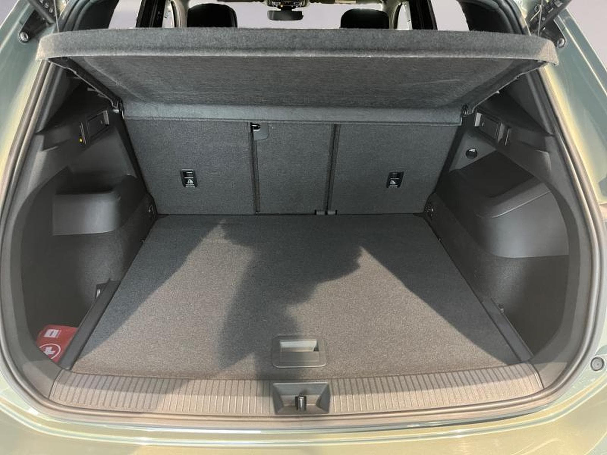 VW Tiguan 2.0 TSI 4Motion R-Line 265 (2025) - Photo 14