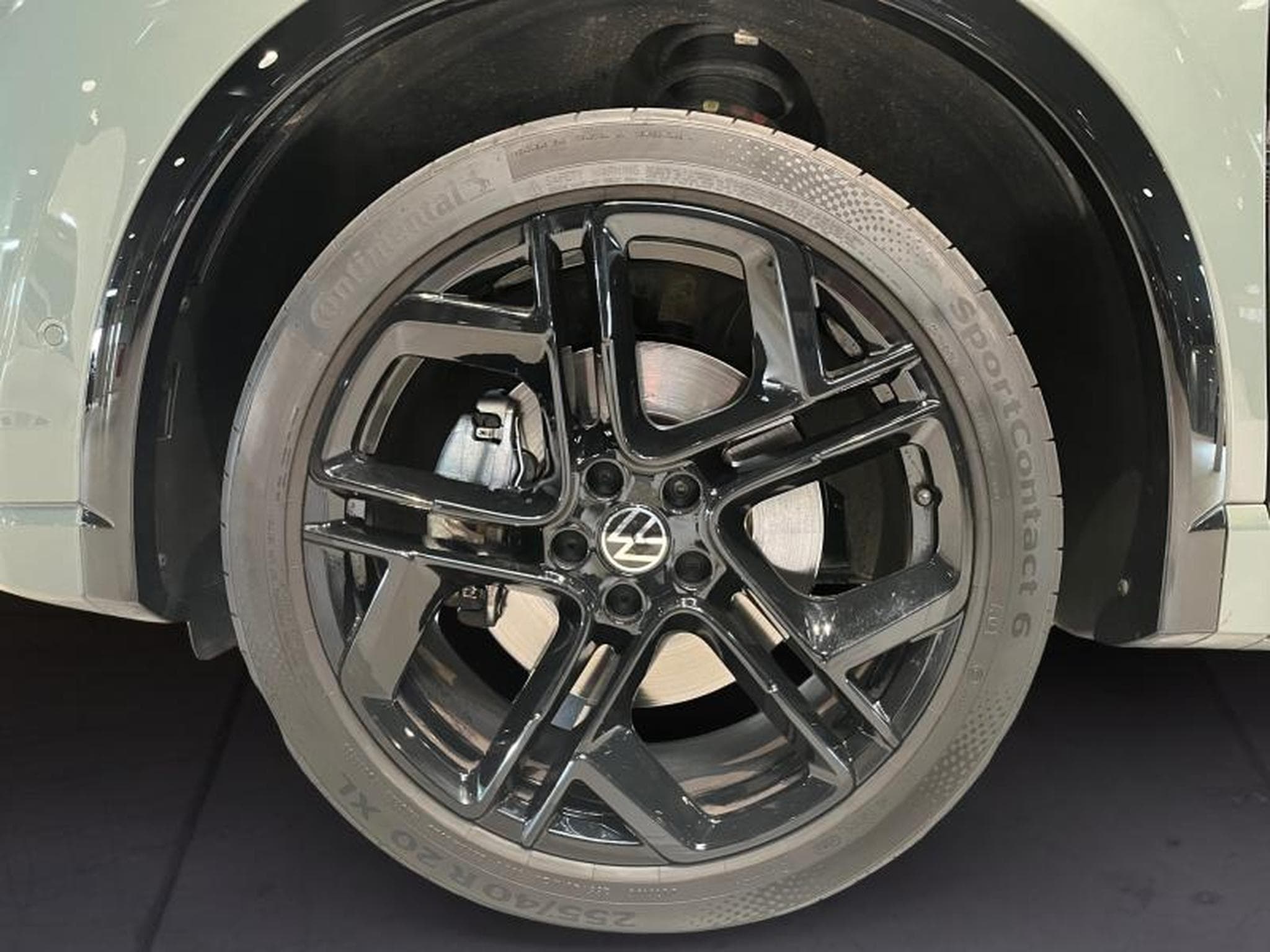 VW Tiguan 2.0 TSI 4Motion R-Line 265 (2025) - Photo 9