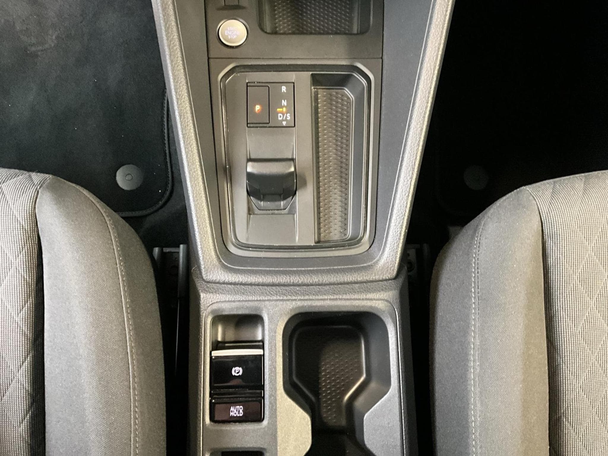 VW Caddy Life+DSG+Dark-Label+P.Cool&Sound+Navi+P.Ass-Plus+AHK (2024) - Photo 12