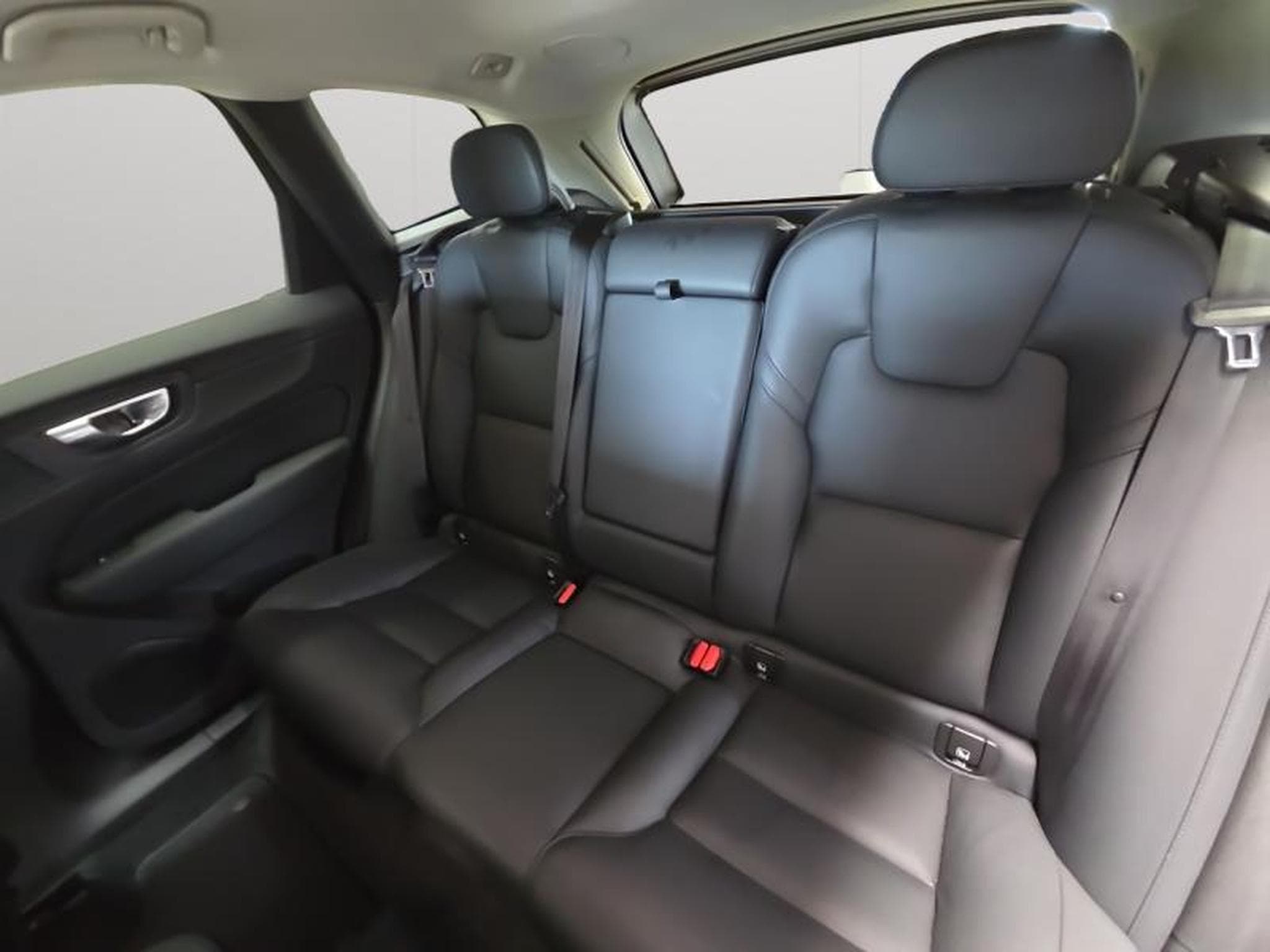 Volvo XC60 B4 Plus Dark / Essence (2023) - Photo 14