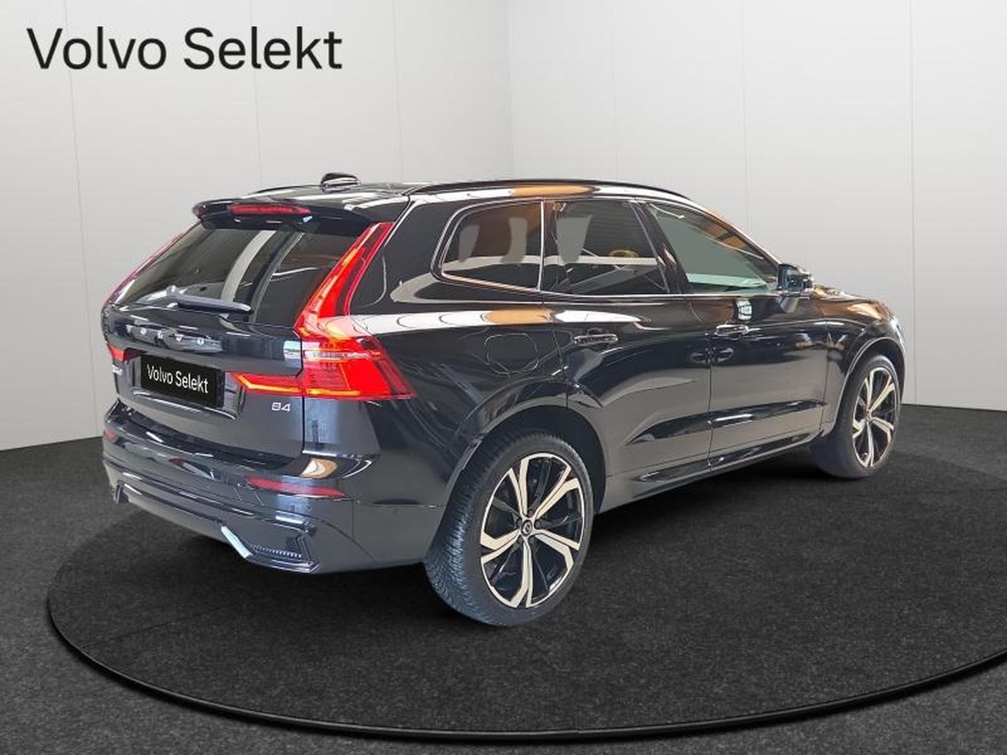 Volvo XC60 B4 Plus Dark / Essence (2023) - Photo 16