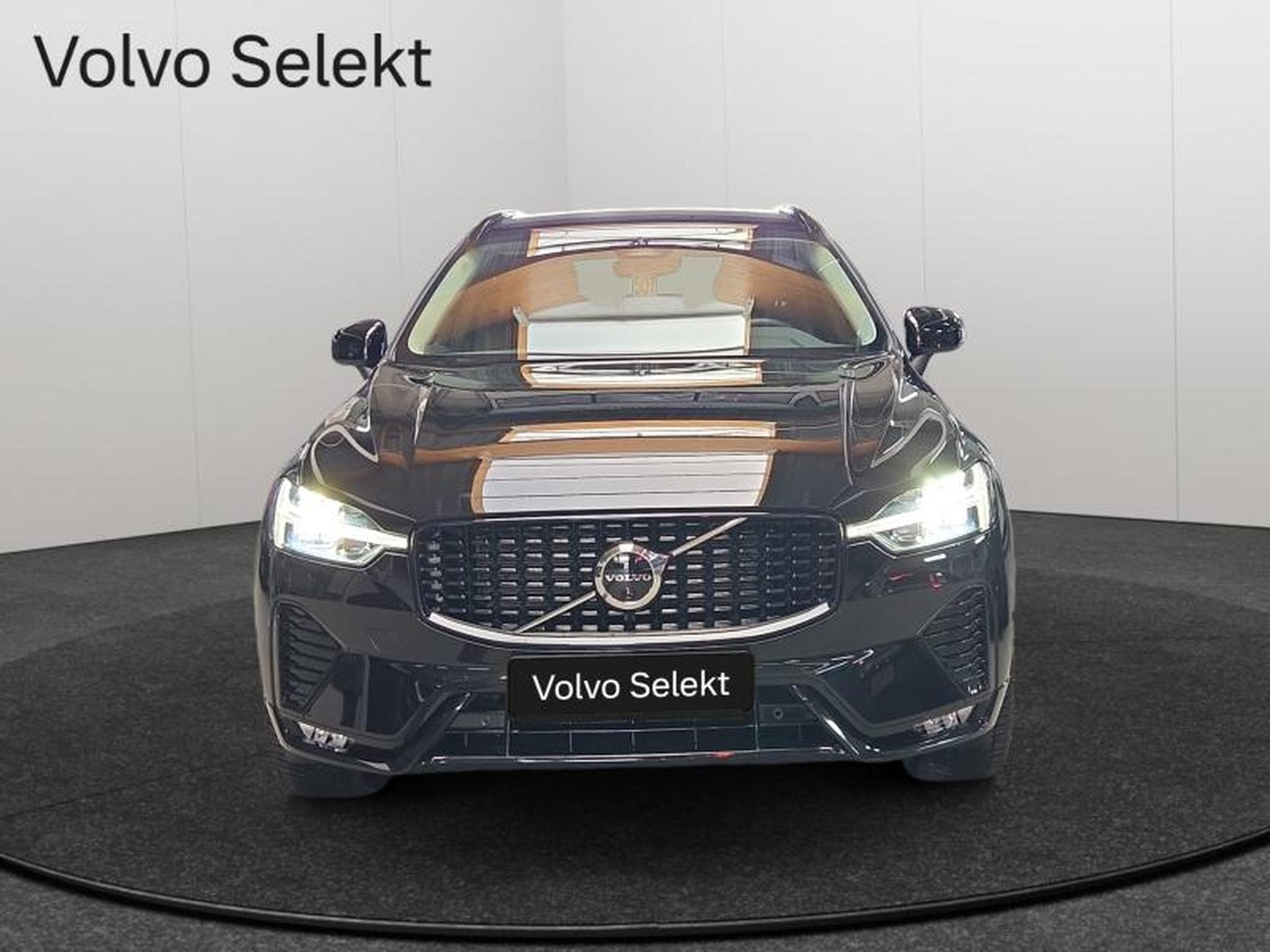 Volvo XC60 B4 Plus Dark / Essence (2023) - Photo 2