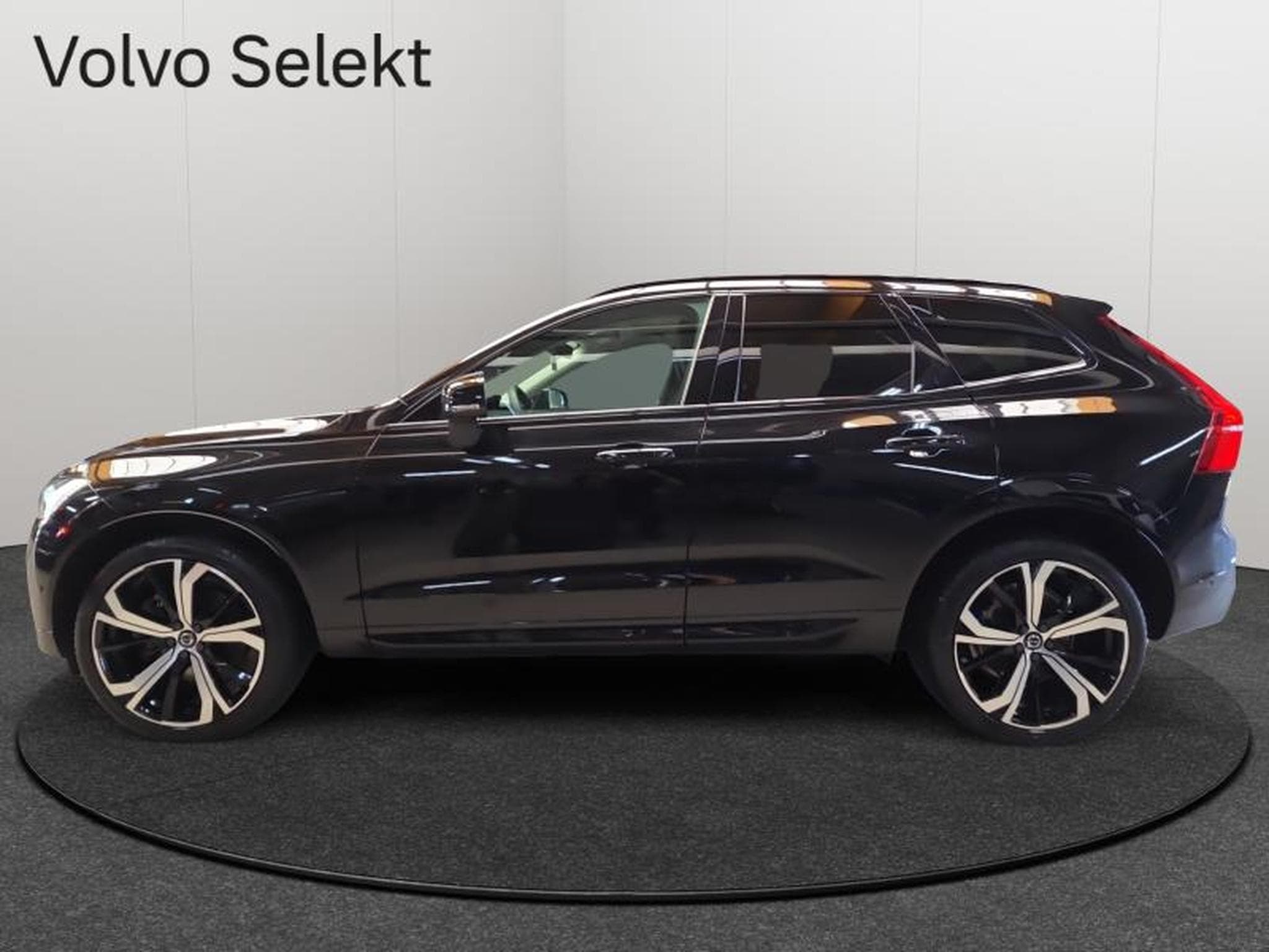 Volvo XC60 B4 Plus Dark / Essence (2023) - Photo 3