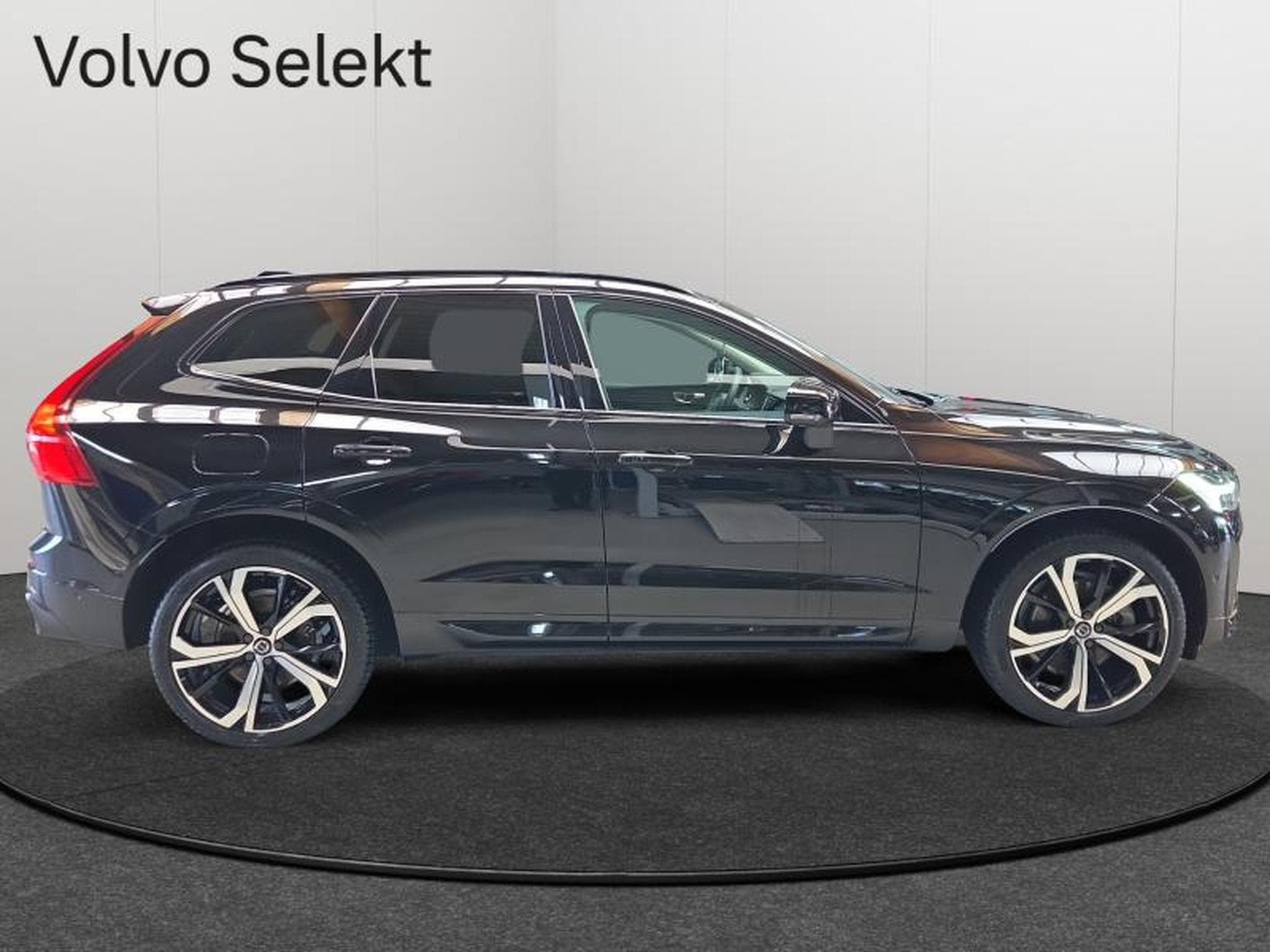 Volvo XC60 B4 Plus Dark / Essence (2023) - Photo 4