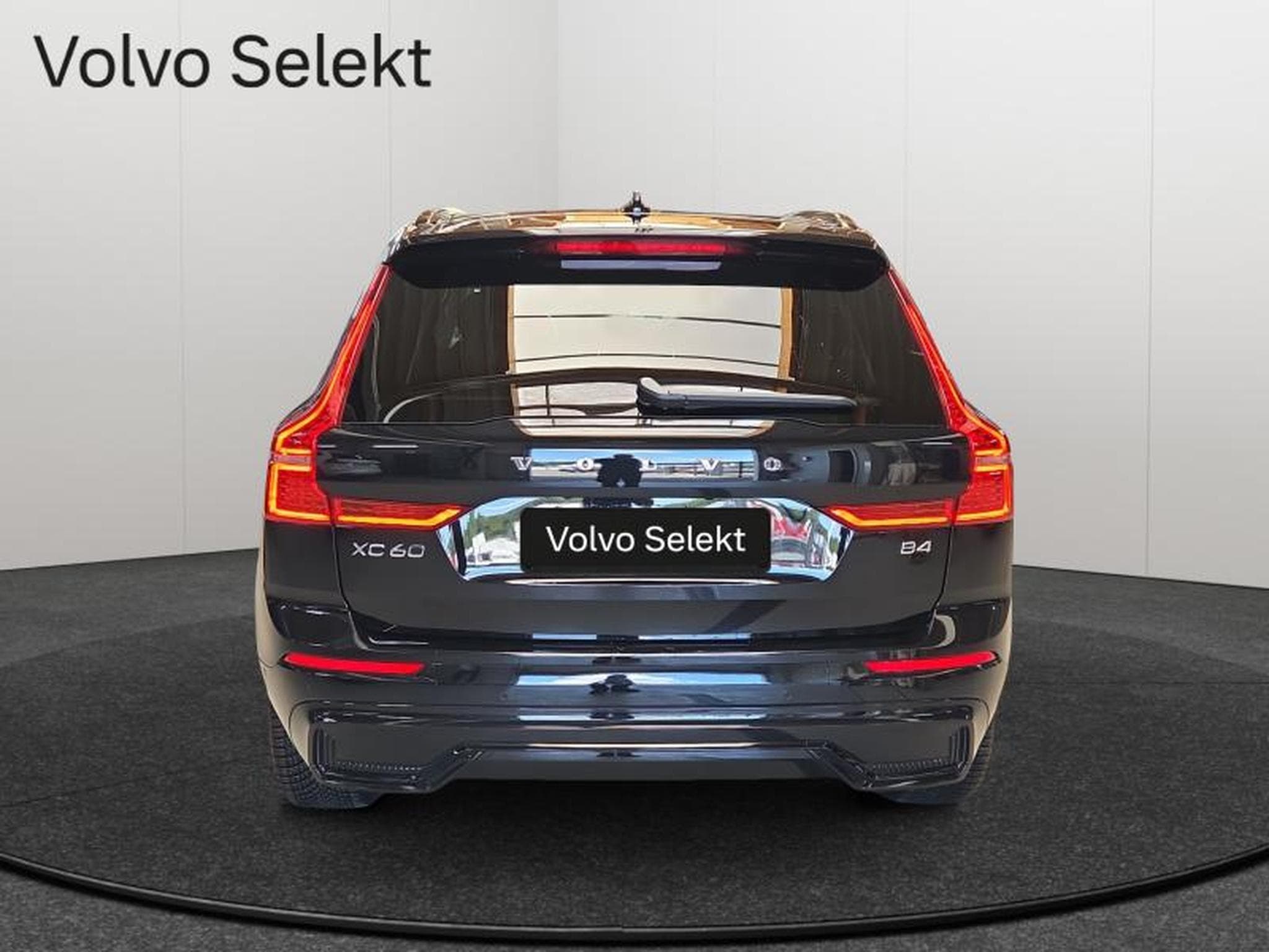 Volvo XC60 B4 Plus Dark / Essence (2023) - Photo 5
