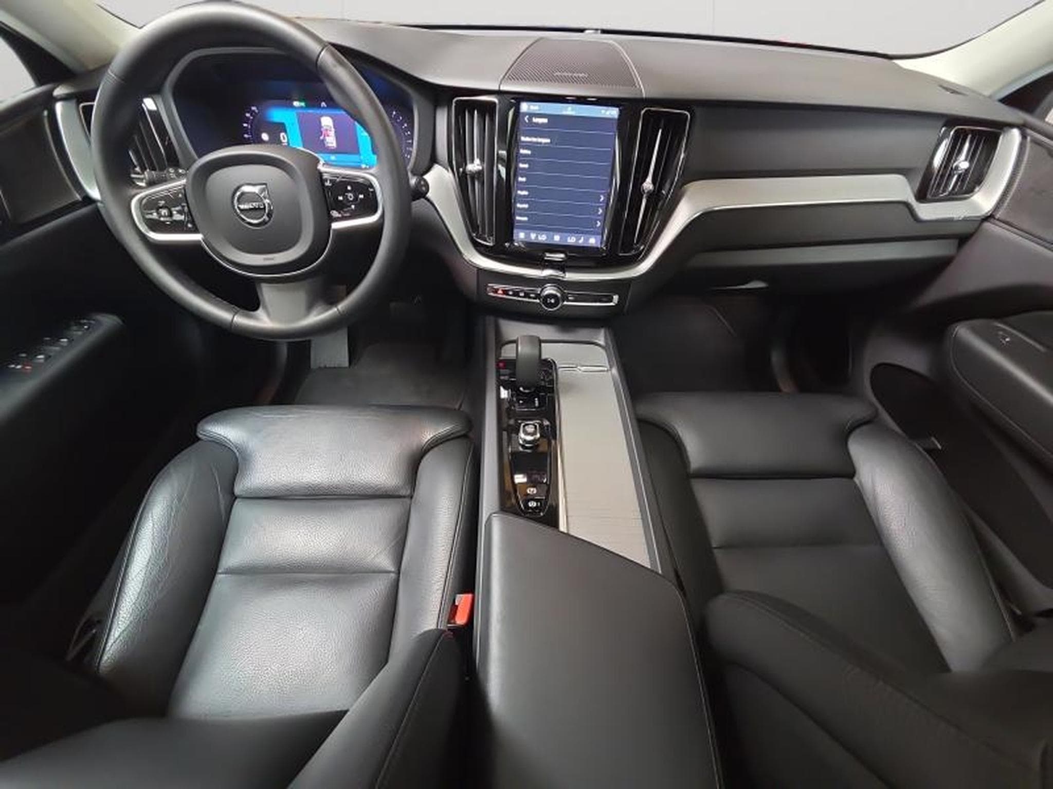 Volvo XC60 B4 Plus Dark / Essence (2024) - Photo 10