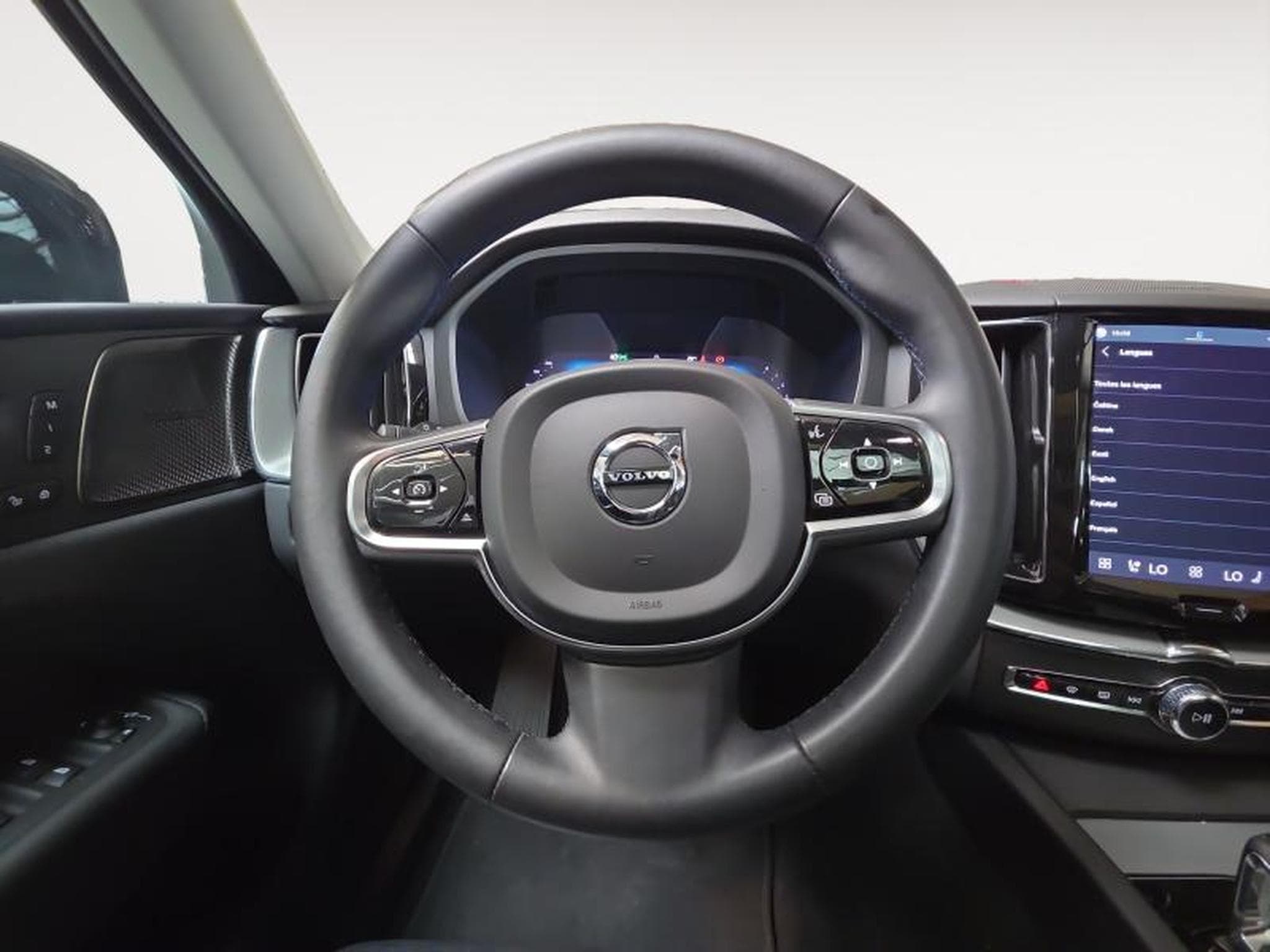 Volvo XC60 B4 Plus Dark / Essence (2024) - Photo 12