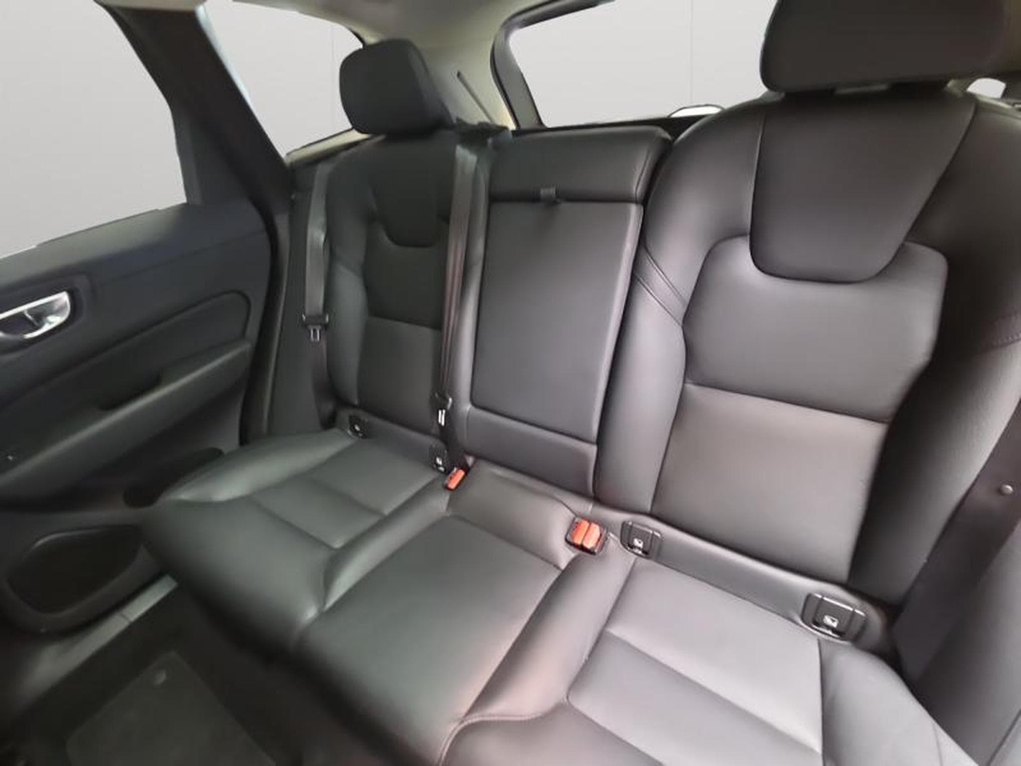 Volvo XC60 B4 Plus Dark / Essence (2024) - Photo 13