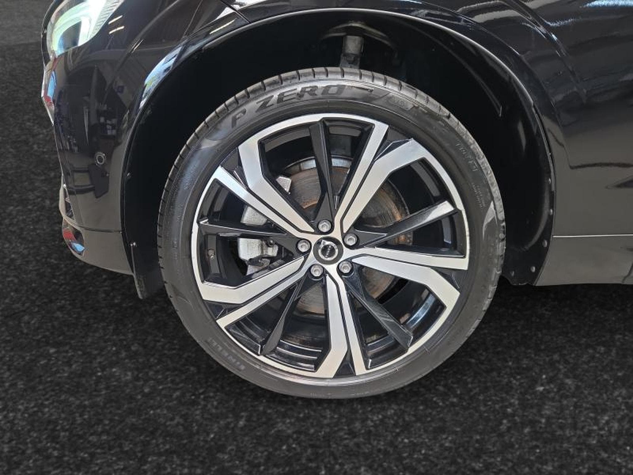 Volvo XC60 B4 Plus Dark / Essence (2024) - Photo 14