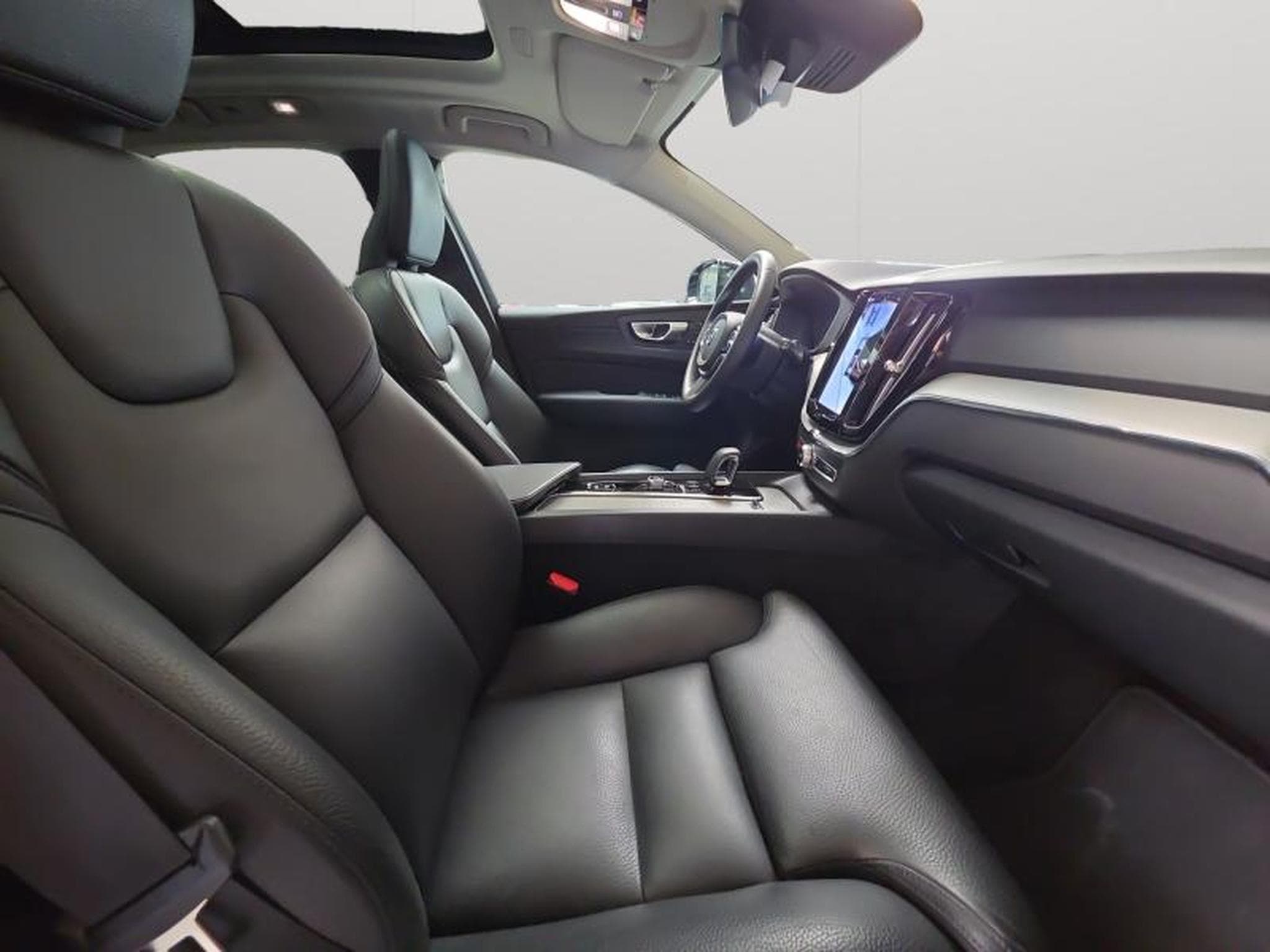 Volvo XC60 B4 Plus Dark / Essence (2024) - Photo 15