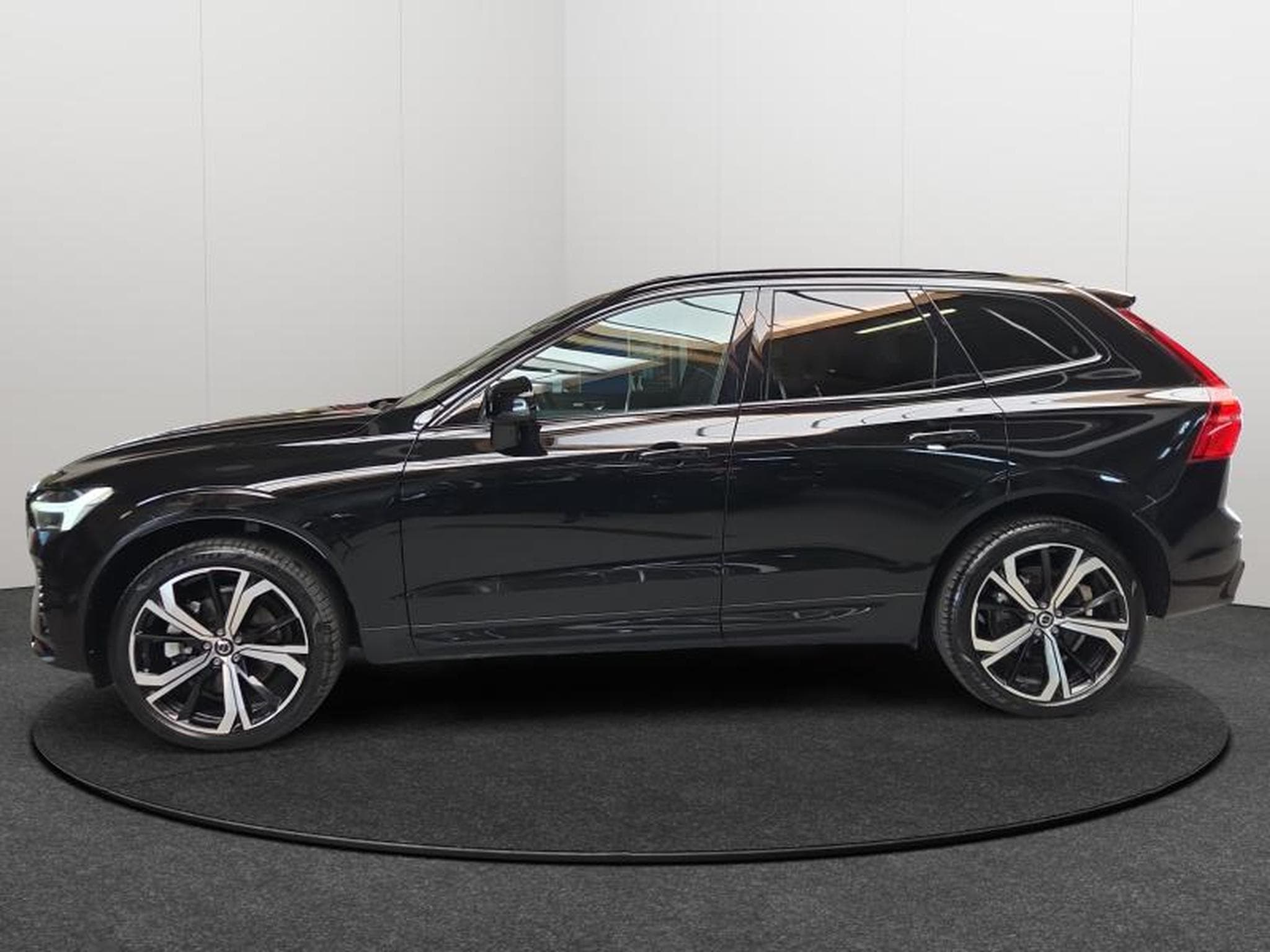 Volvo XC60 B4 Plus Dark / Essence (2024) - Photo 2
