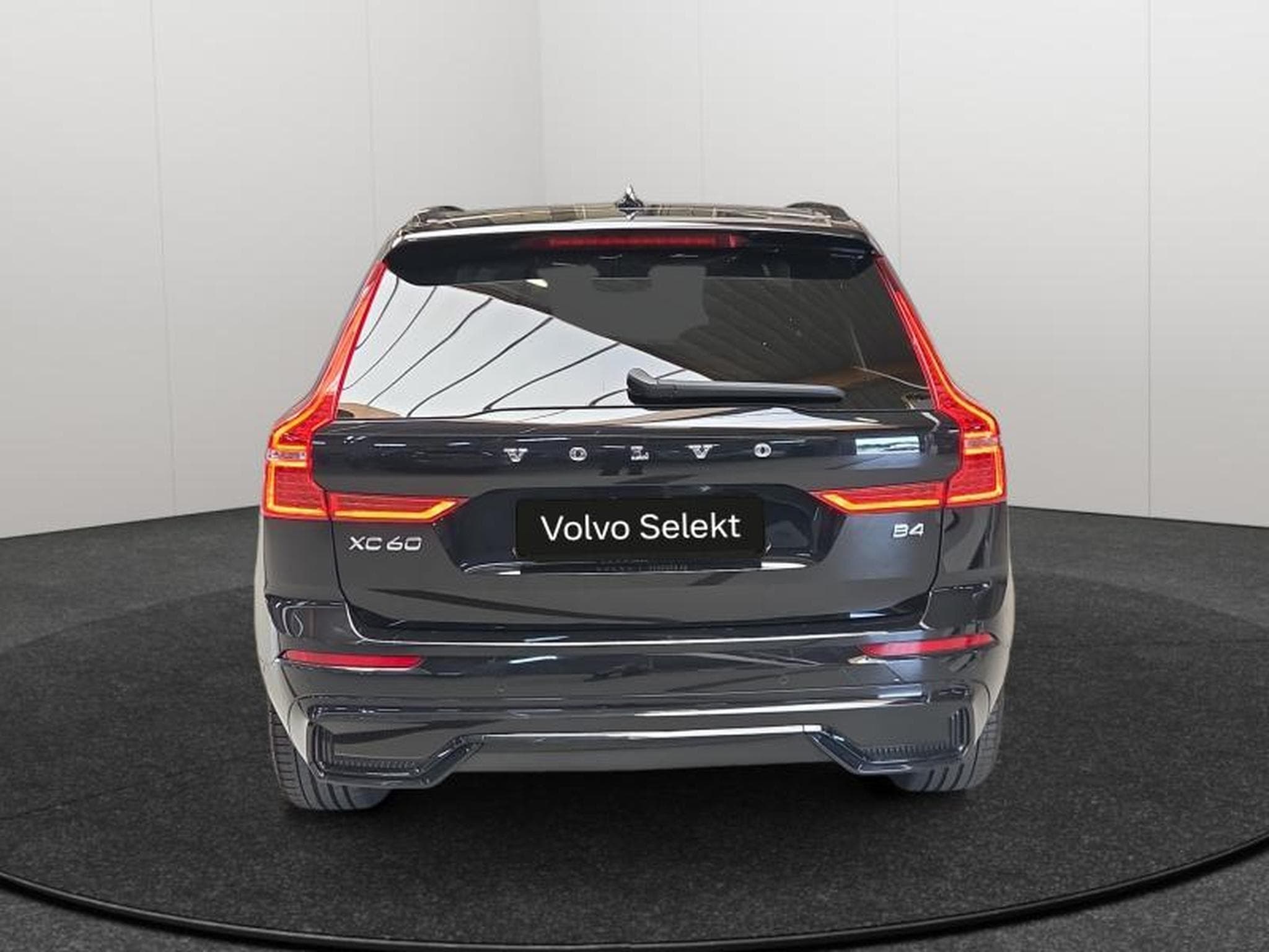 Volvo XC60 B4 Plus Dark / Essence (2024) - Photo 4