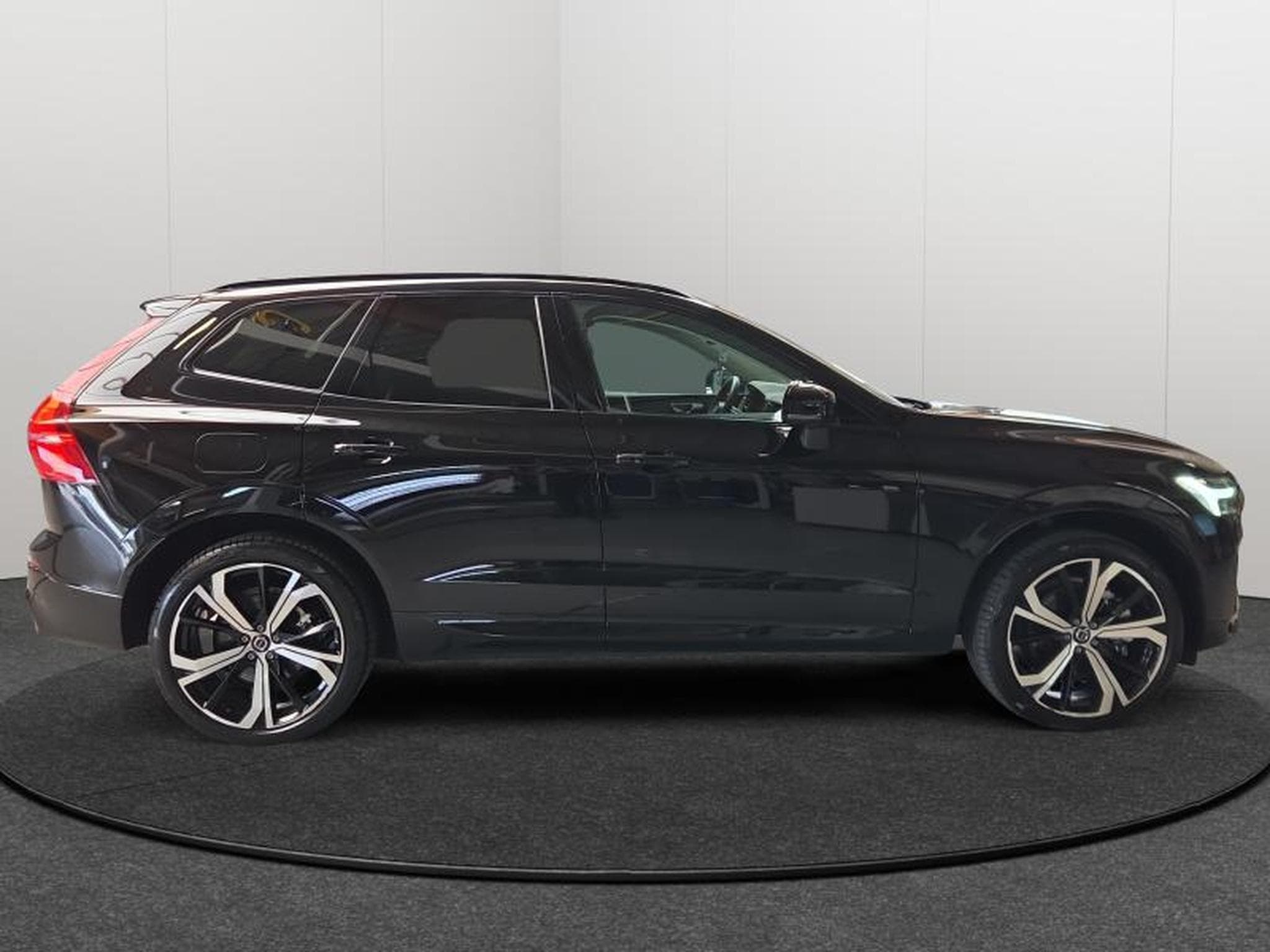 Volvo XC60 B4 Plus Dark / Essence (2024) - Photo 6
