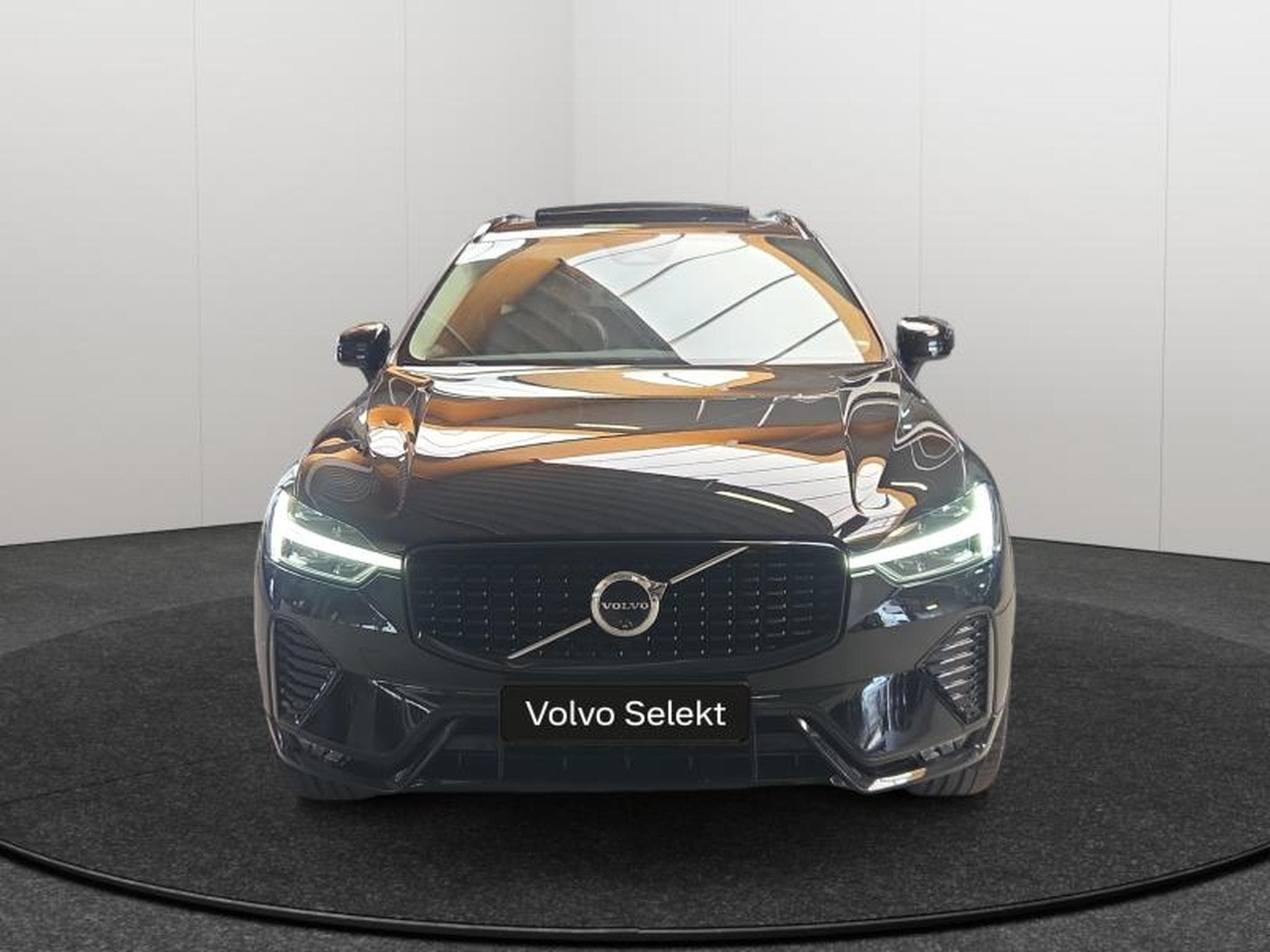 Volvo XC60 B4 Plus Dark / Essence (2024) - Photo 8