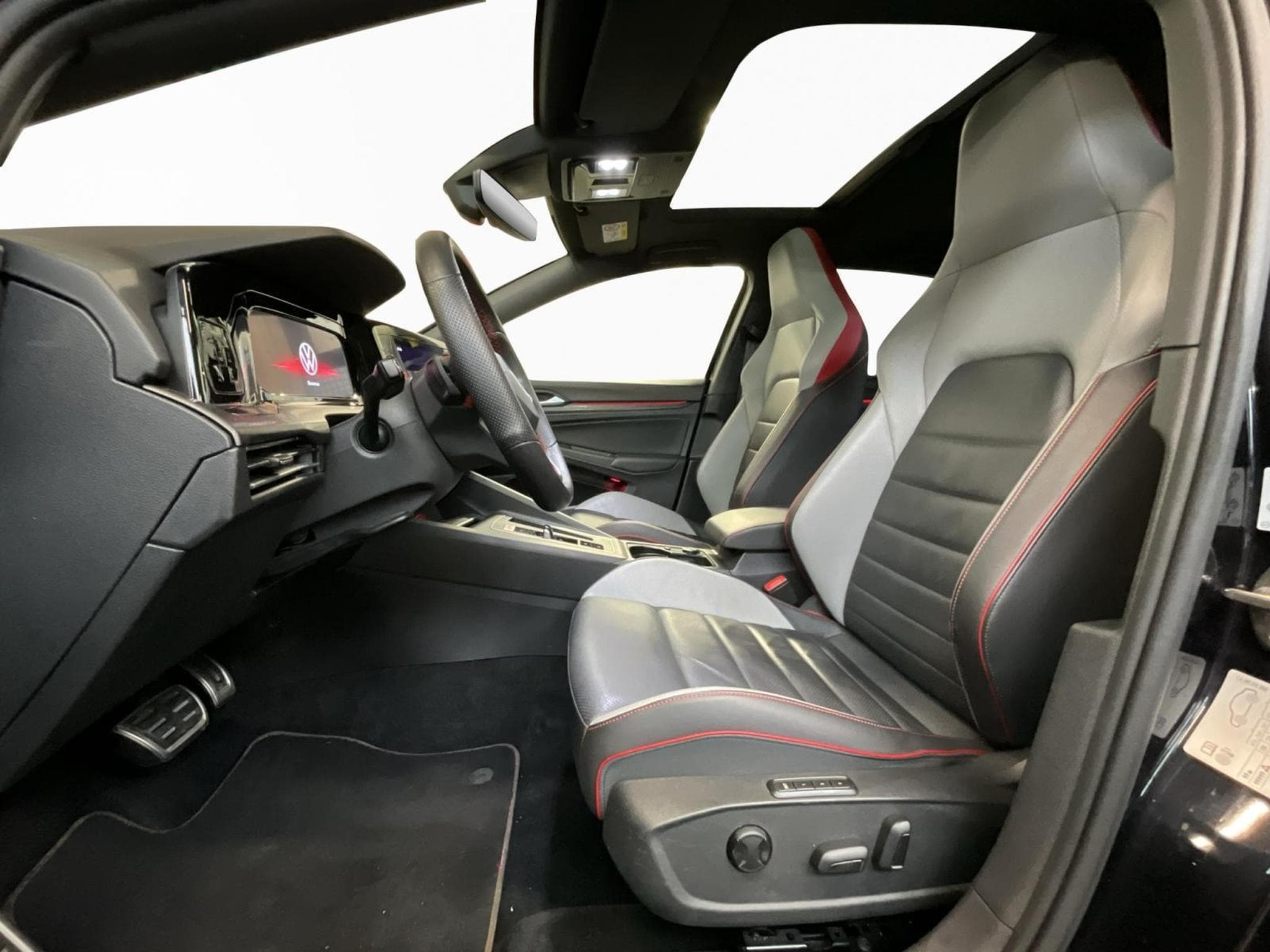 VW Golf GTI-Clubsport+DSG+Pano+RearView (2022) - Photo 9