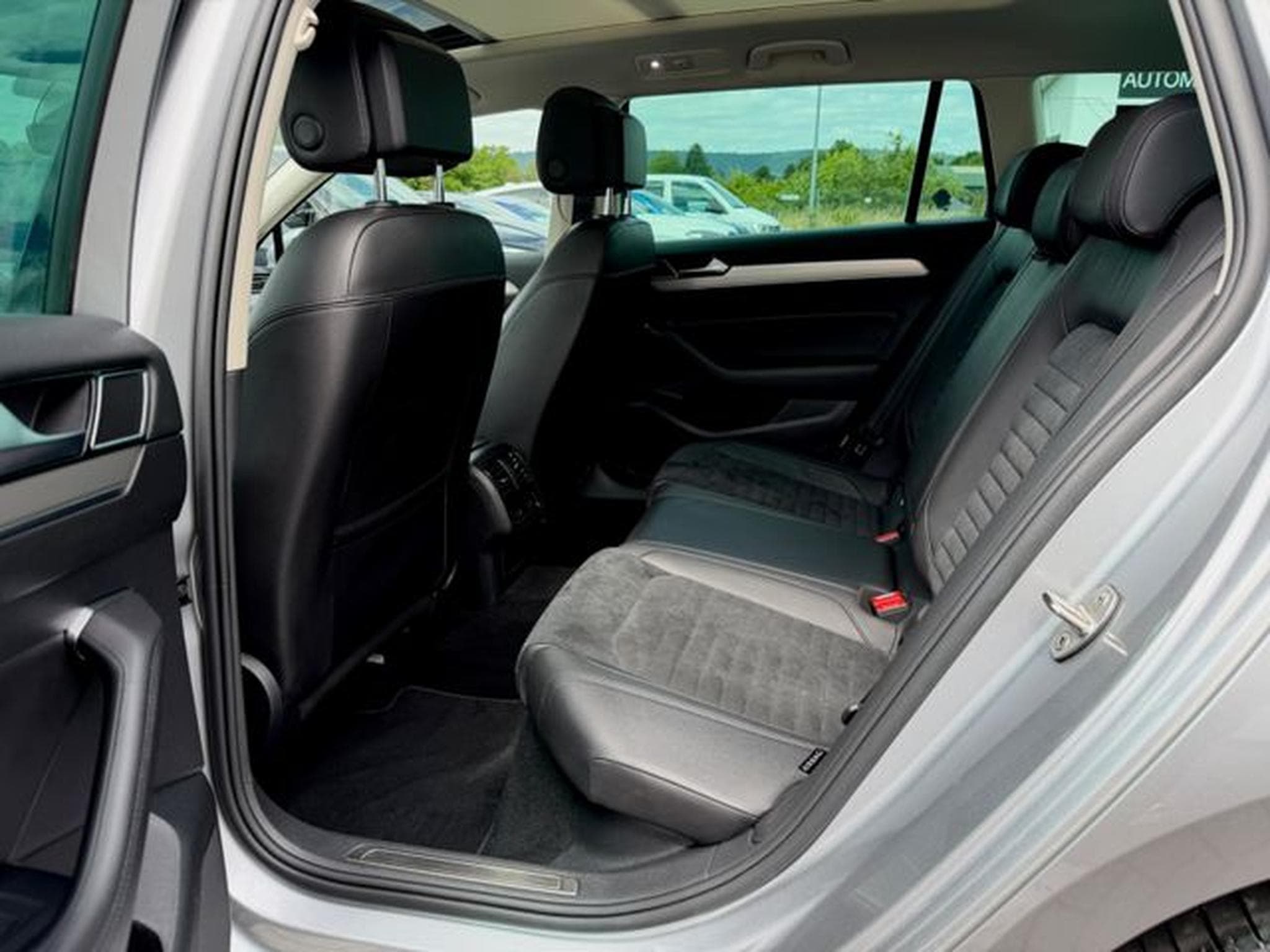 VW Passat Passat Variant R Line 2.0 TDI DSG 4Motion (2019) - Photo 13