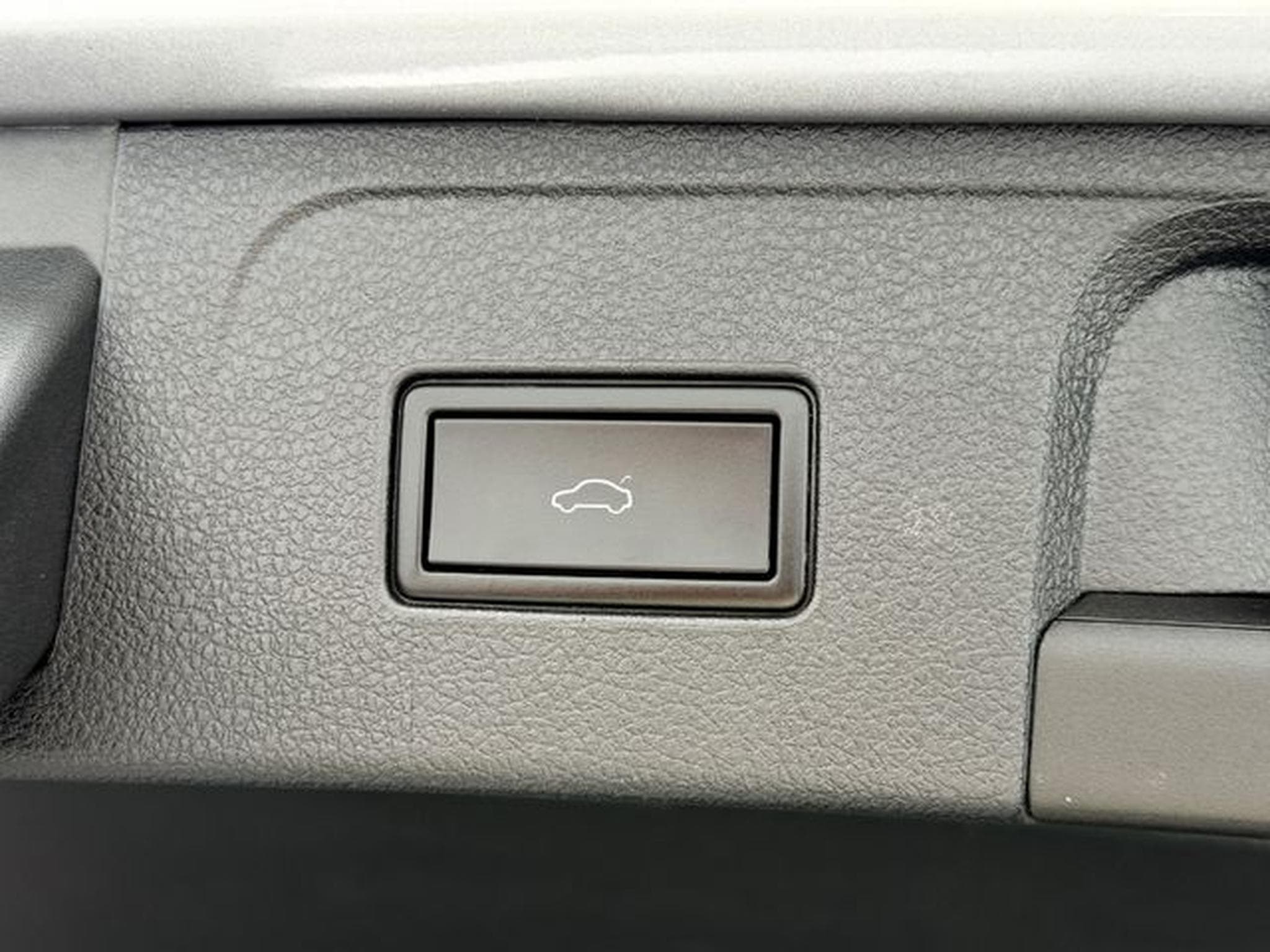 VW Passat Passat Variant R Line 2.0 TDI DSG 4Motion (2019) - Photo 23