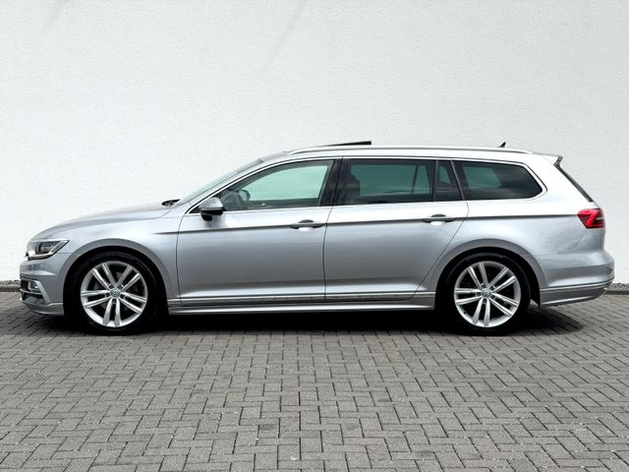 VW Passat Passat Variant R Line 2.0 TDI DSG 4Motion (2019) - Photo 8
