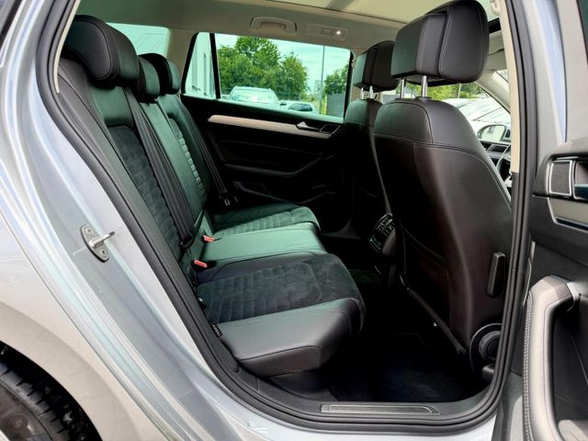 VW Passat Passat Variant R Line 2.0 TDI DSG 4Motion (2019) - Photo 13
