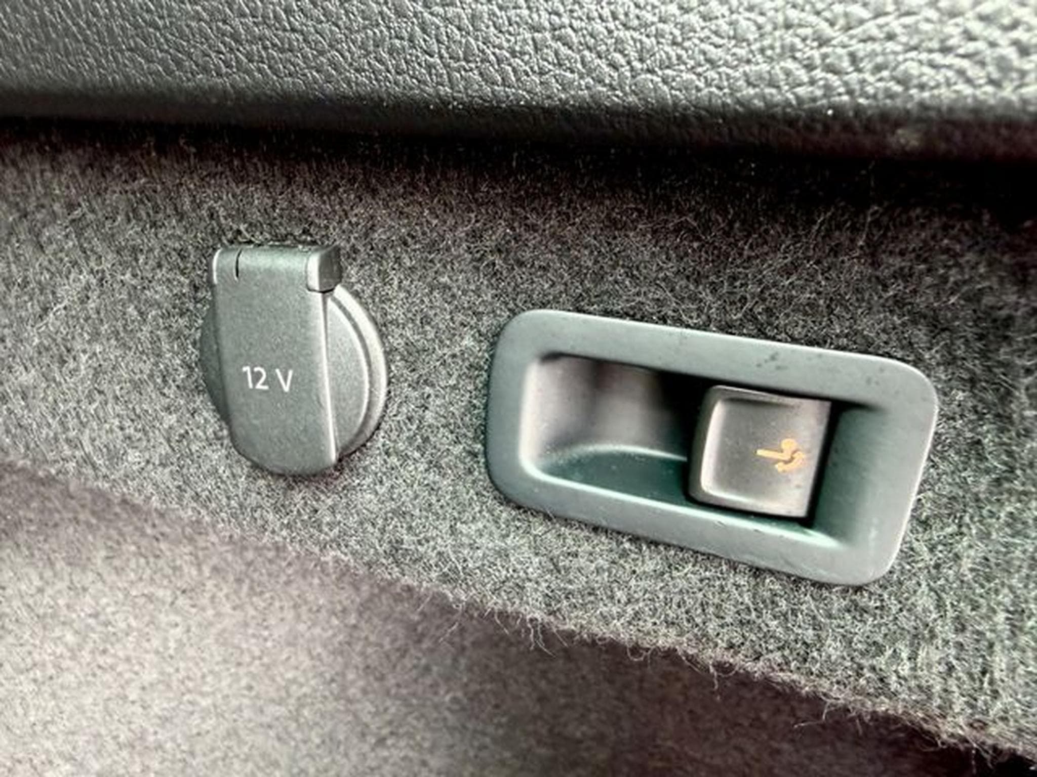 VW Passat Passat Variant R Line 2.0 TDI DSG 4Motion (2019) - Photo 17
