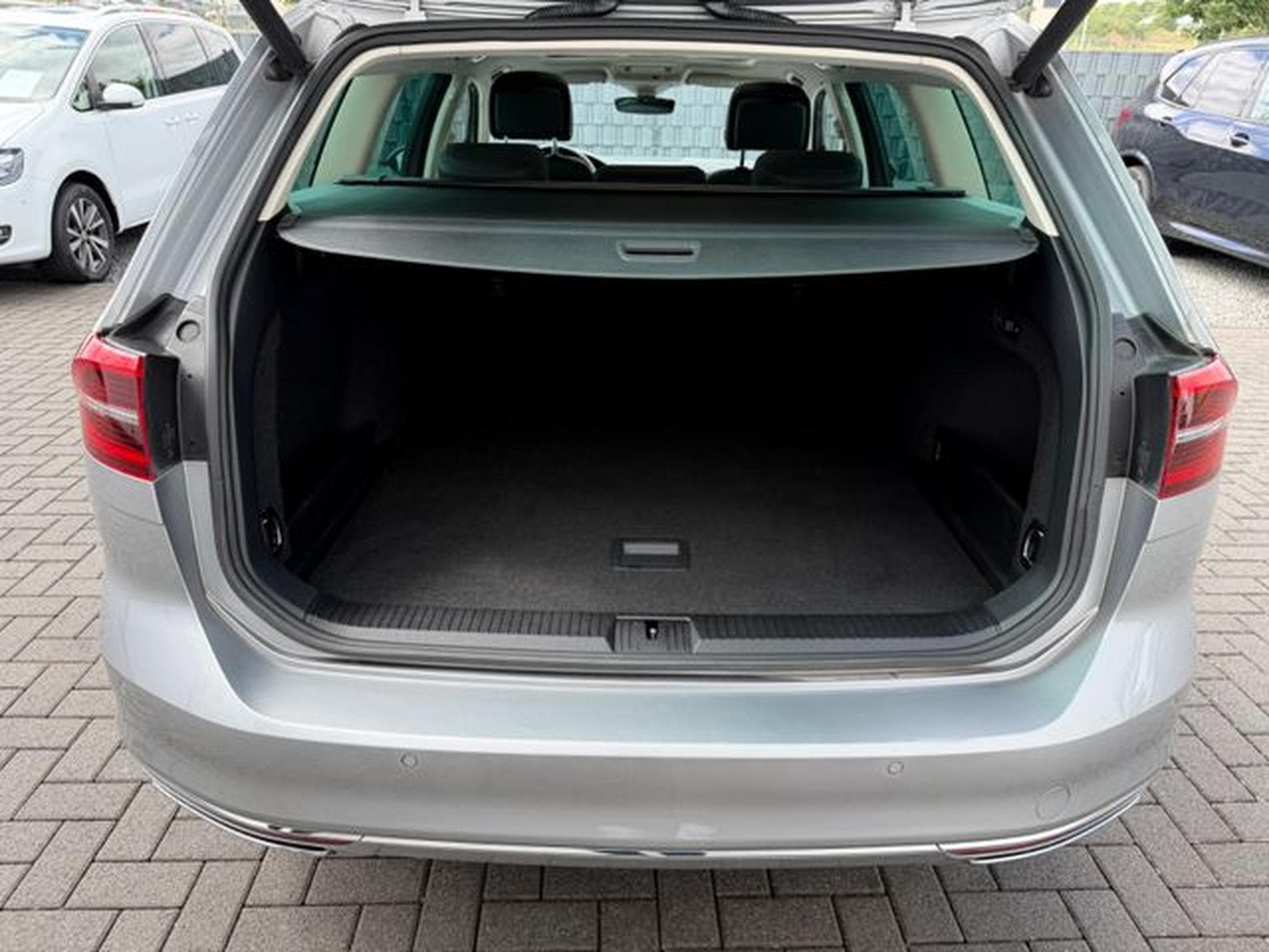 VW Passat Passat Variant R Line 2.0 TDI DSG 4Motion (2019) - Photo 18
