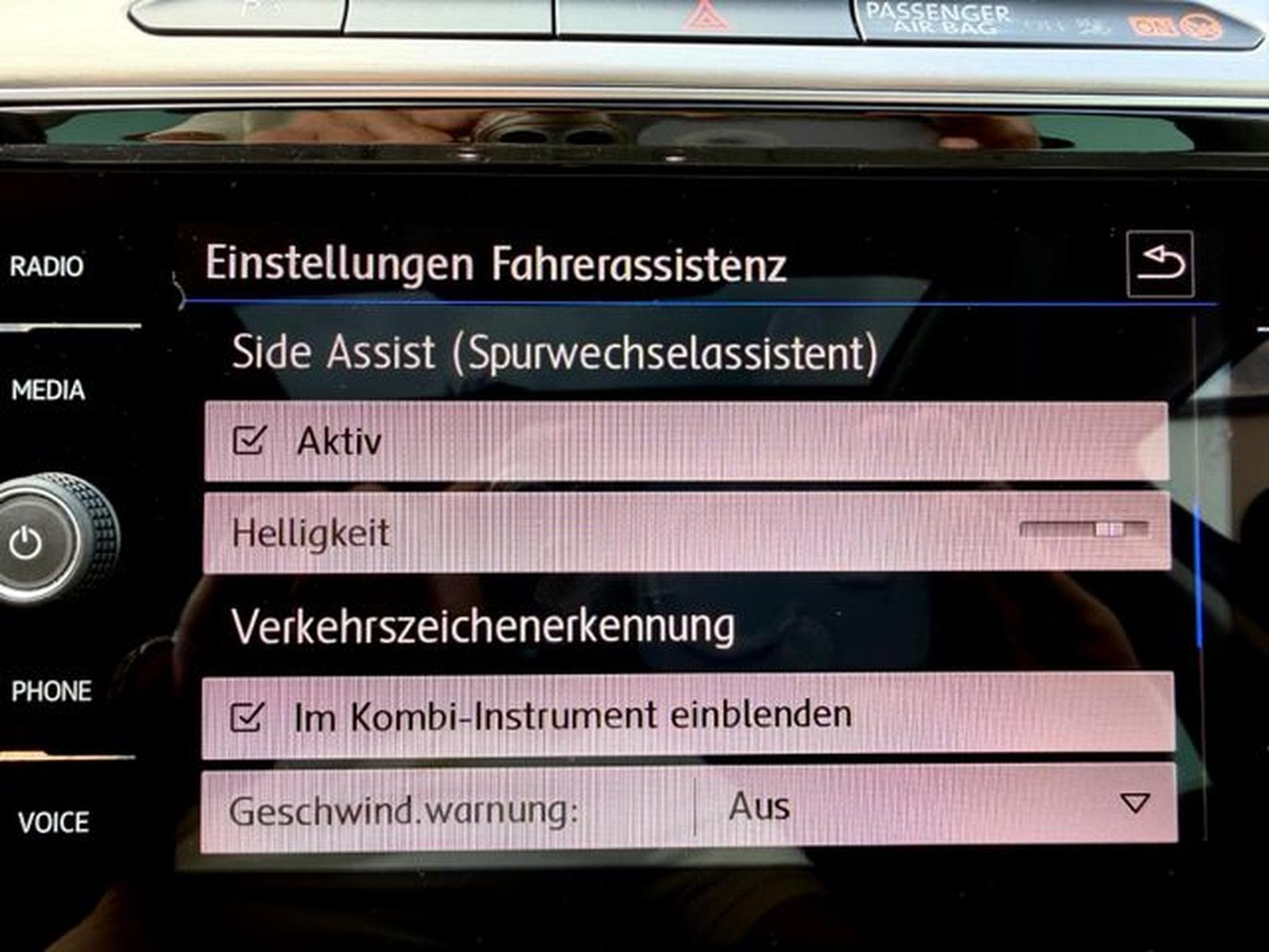 VW Passat Passat Variant R Line 2.0 TDI DSG 4Motion (2019) - Photo 21