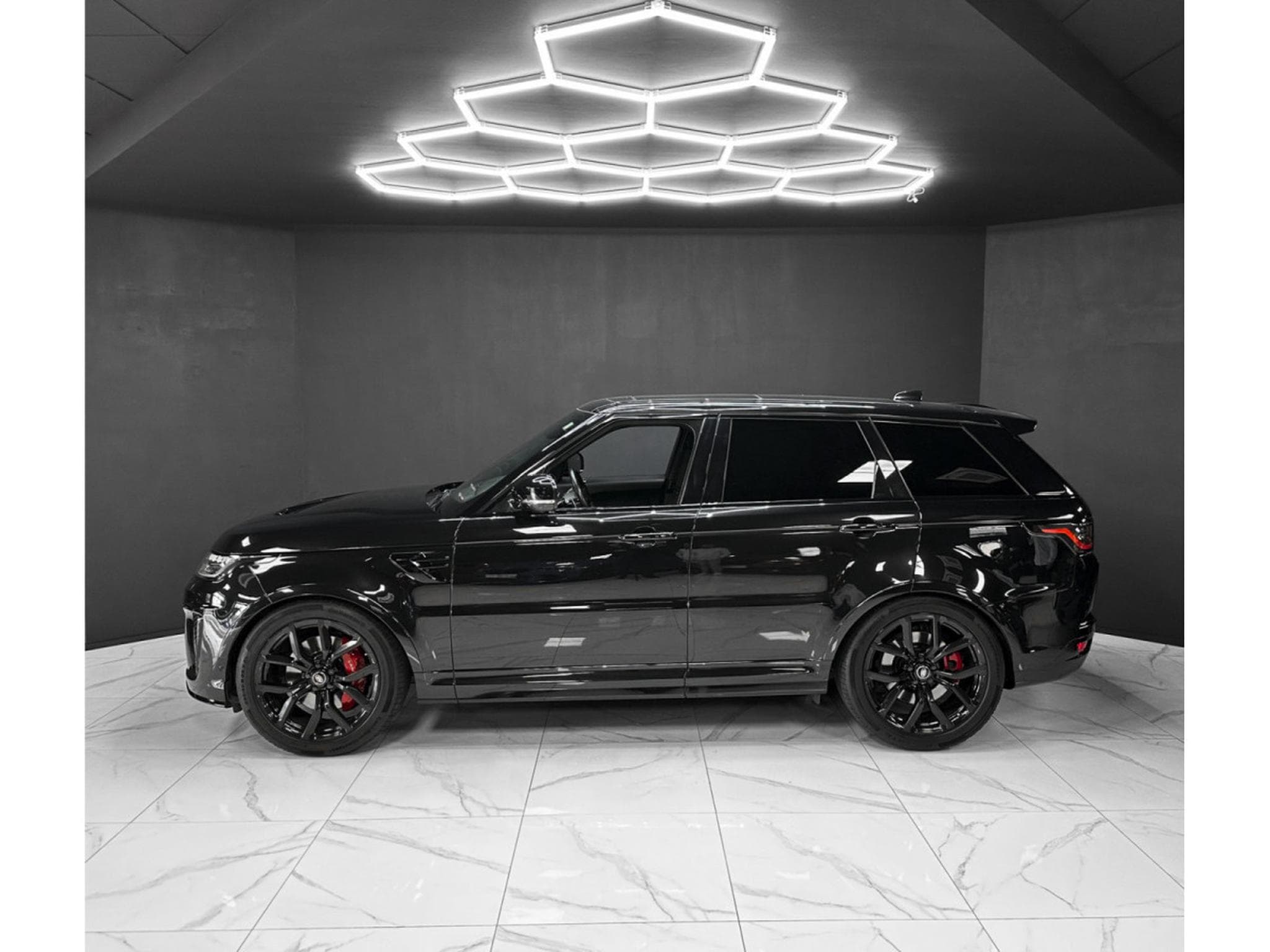 Land-Rover Range Rover Sport 5.0 V8 P575 SVR (2020) - Photo 2