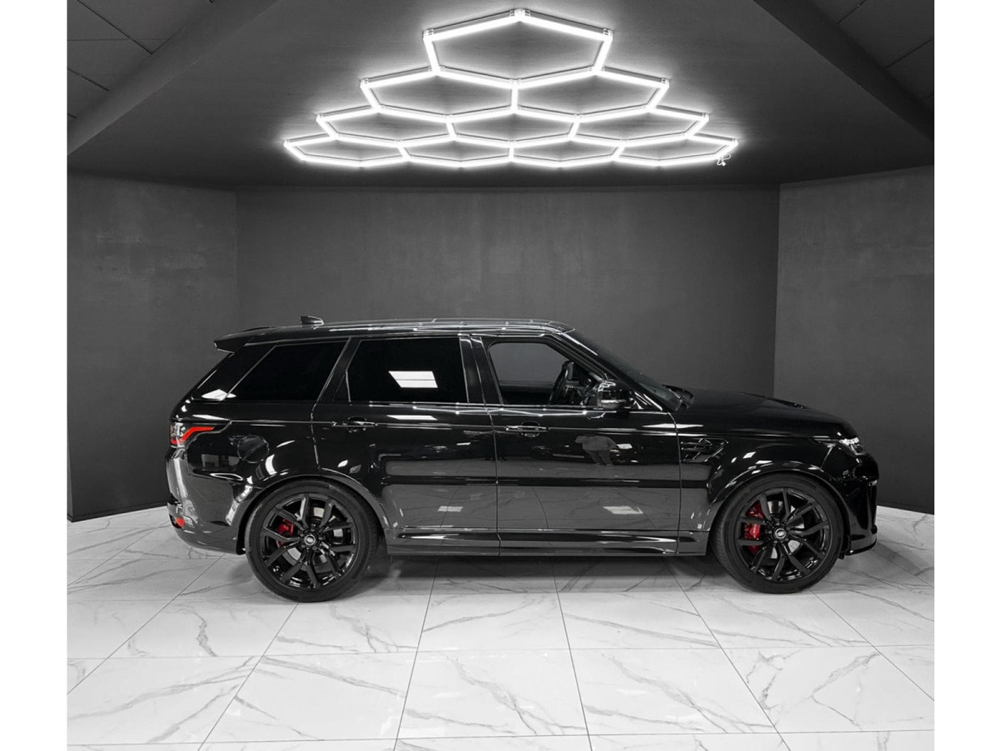Land-Rover Range Rover Sport 5.0 V8 P575 SVR (2020) - Photo 6
