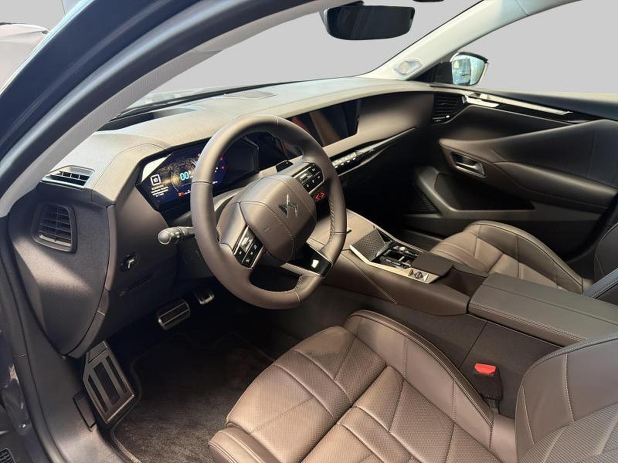DS Automobiles DS4 ETOILE N°4 (2025) - Photo 10